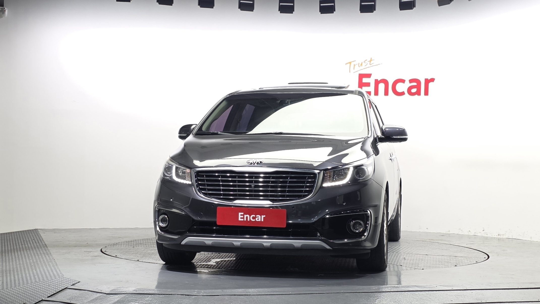 KIA CARNIVAL photo 3