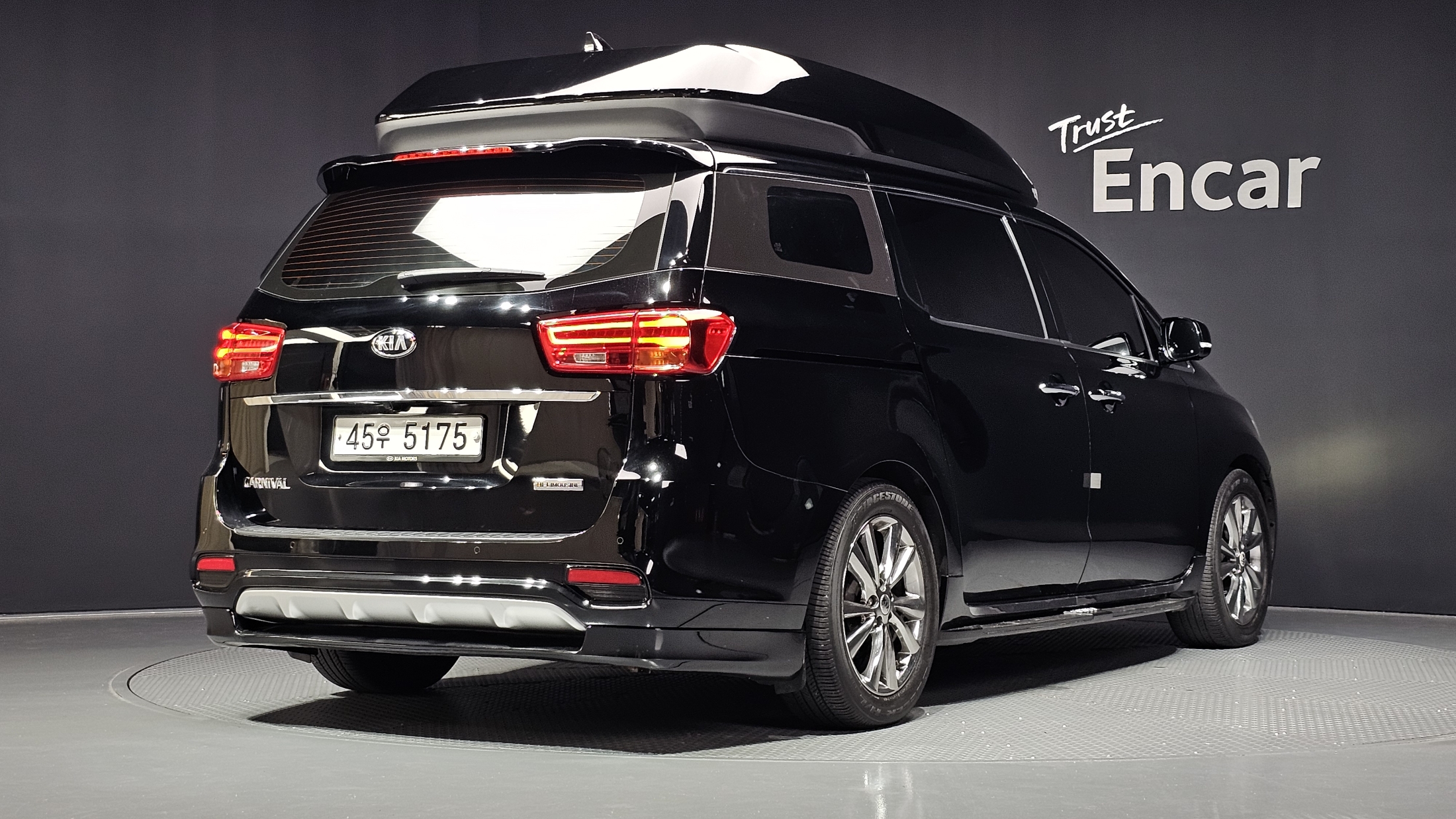 KIA CARNIVAL photo 2