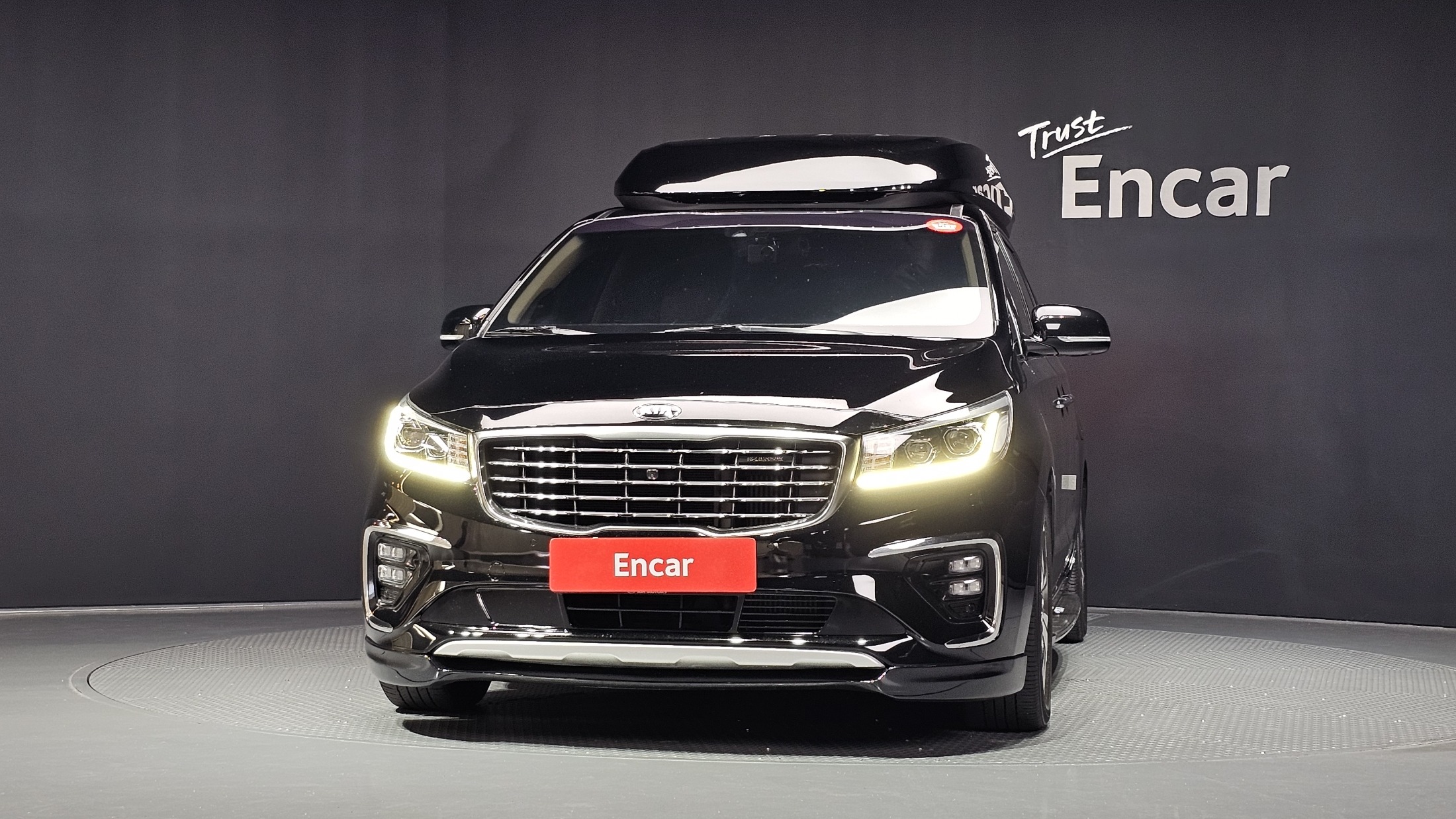 KIA CARNIVAL photo 3