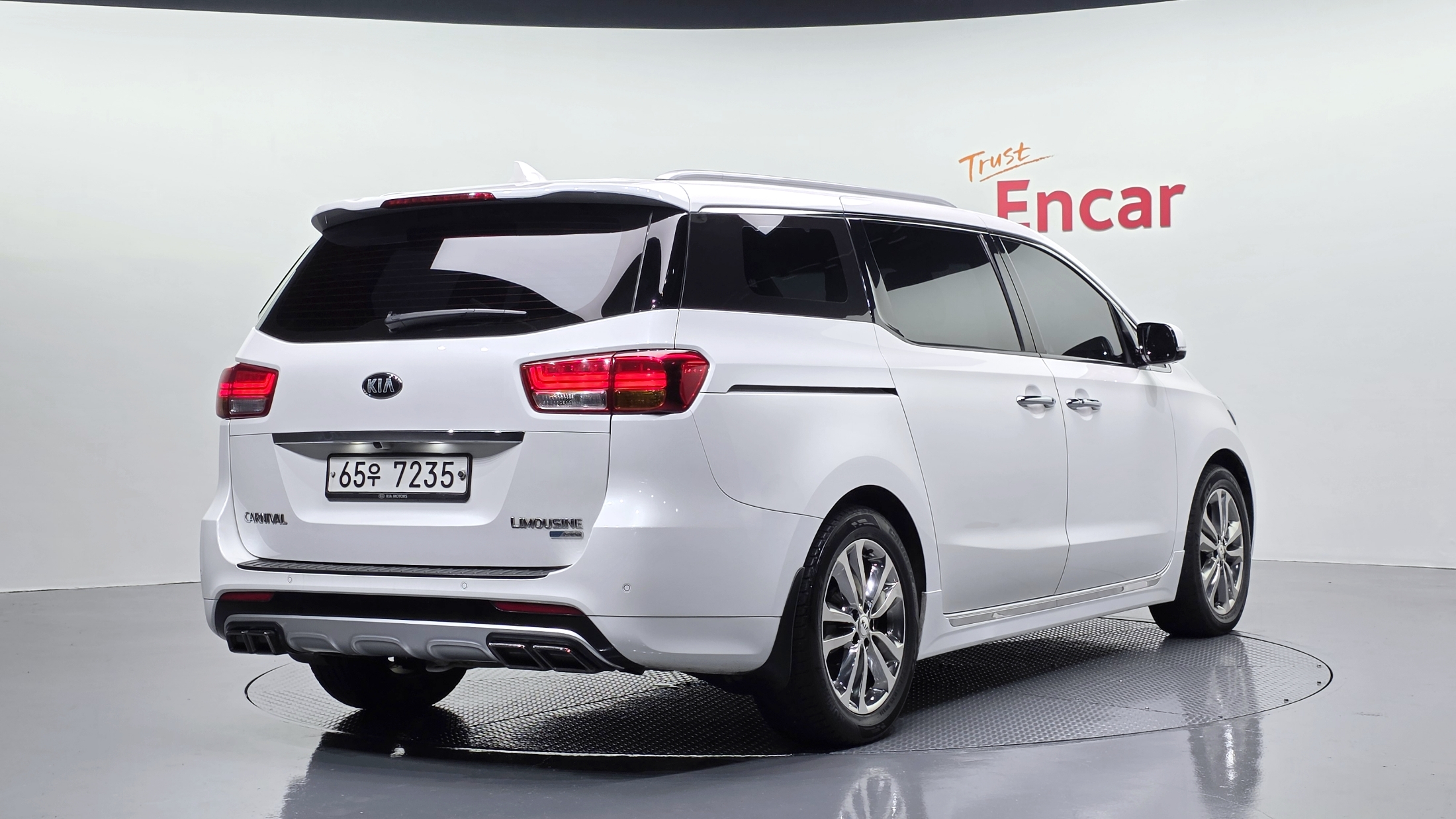 KIA CARNIVAL photo 3