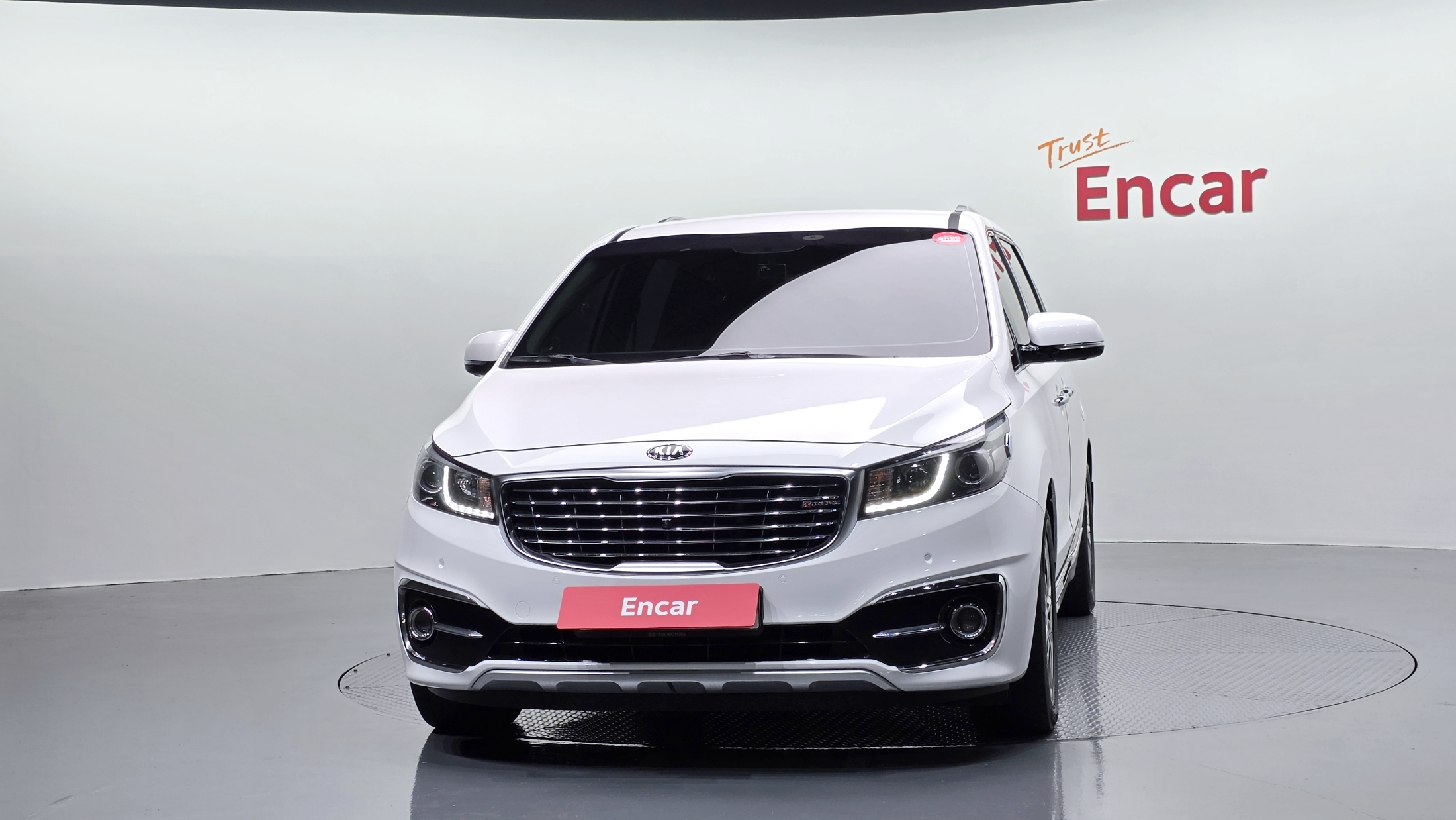 KIA CARNIVAL photo 2