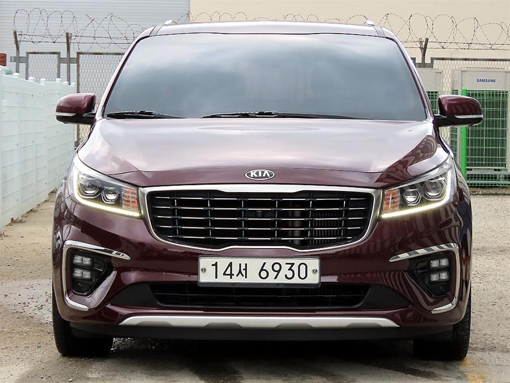 KIA CARNIVAL