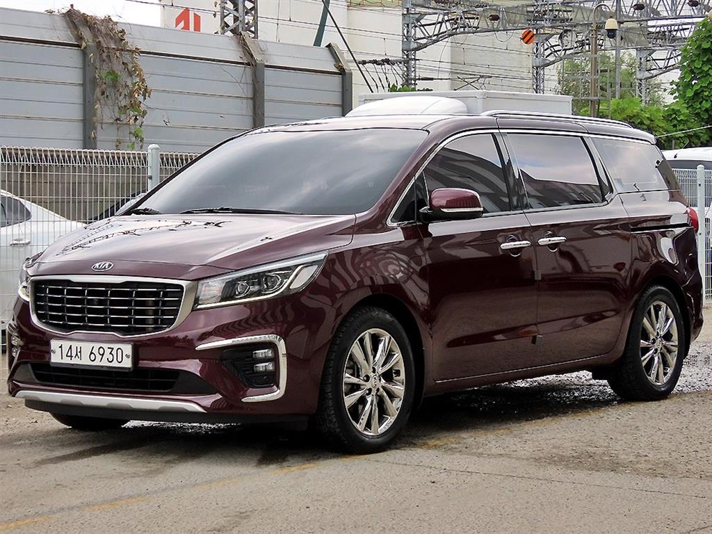 KIA CARNIVAL photo 2
