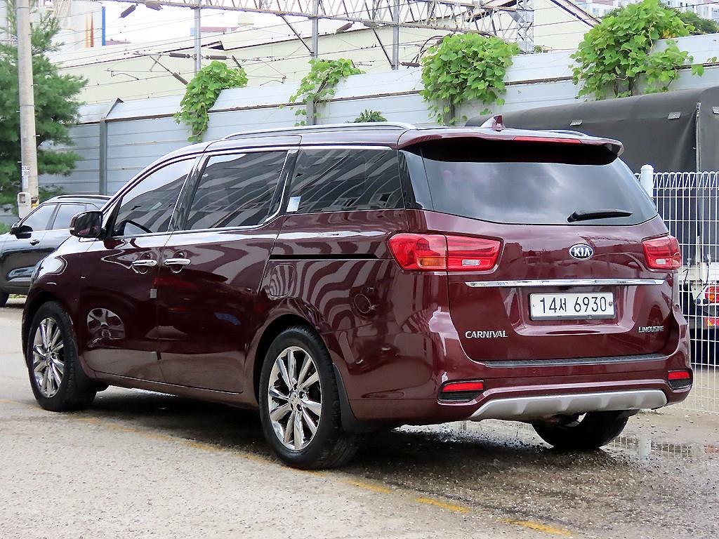 KIA CARNIVAL photo 3