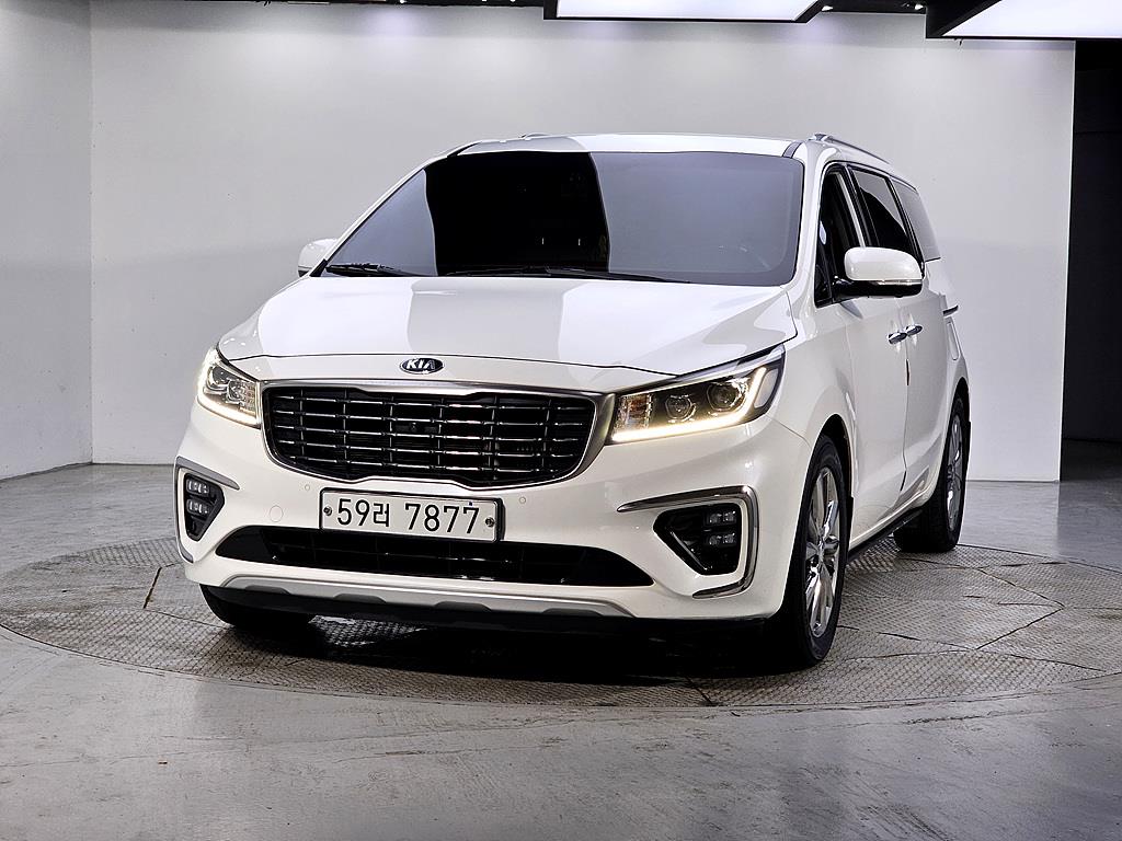 KIA CARNIVAL photo 2
