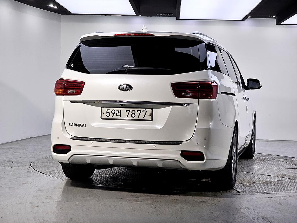 KIA CARNIVAL photo 3
