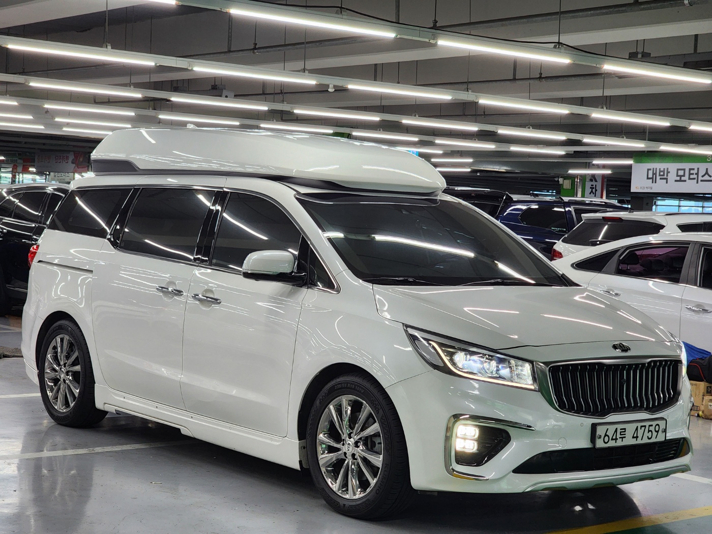 KIA CARNIVAL photo 2