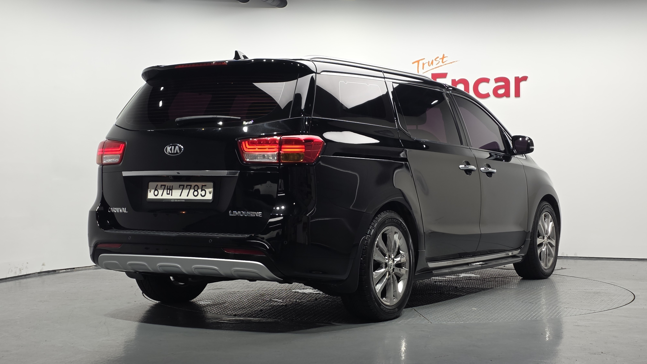 KIA CARNIVAL photo 2