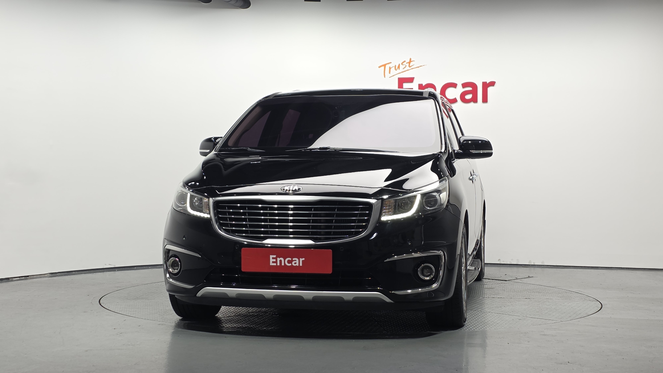 KIA CARNIVAL photo 3