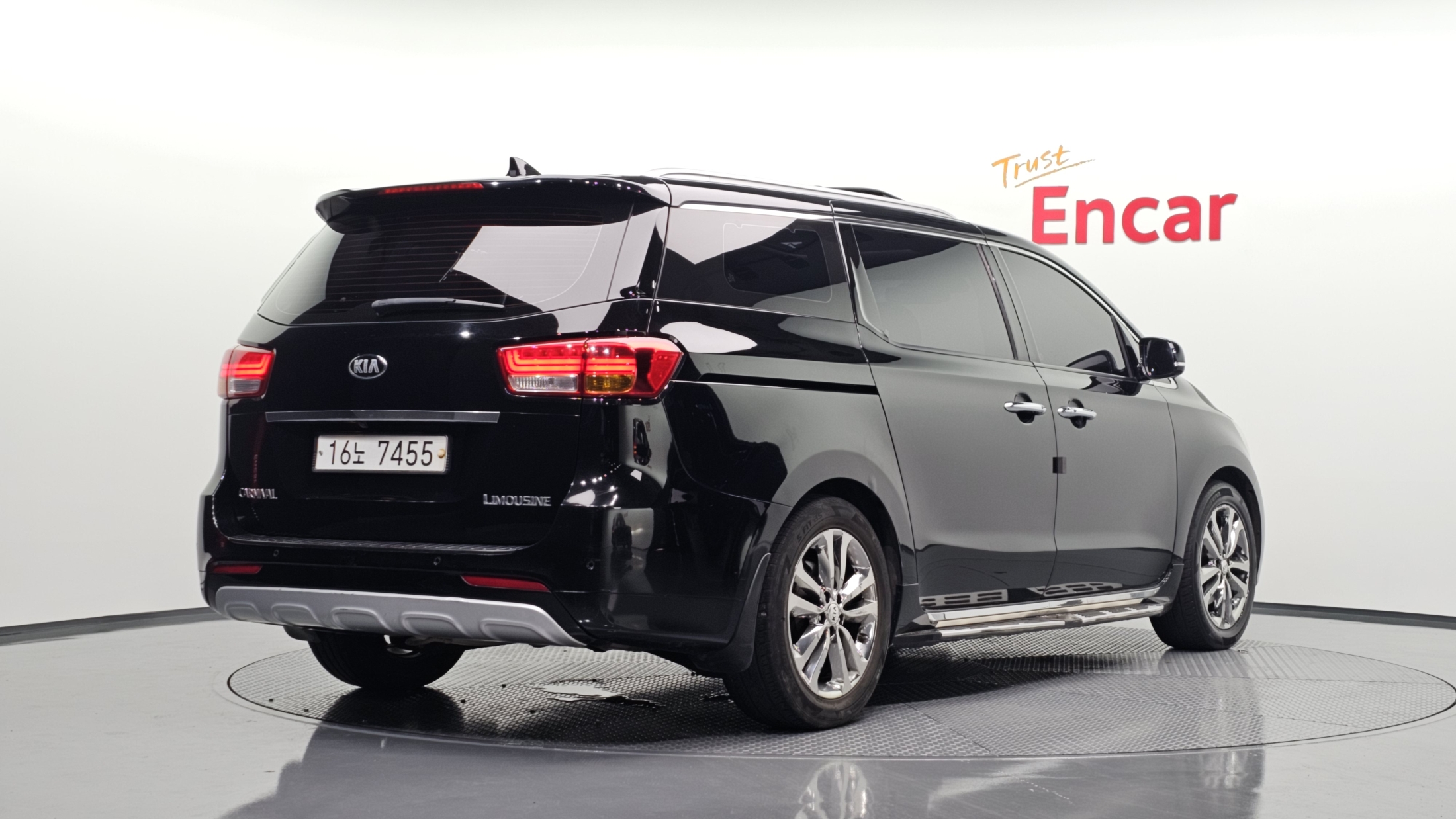 KIA CARNIVAL photo 2