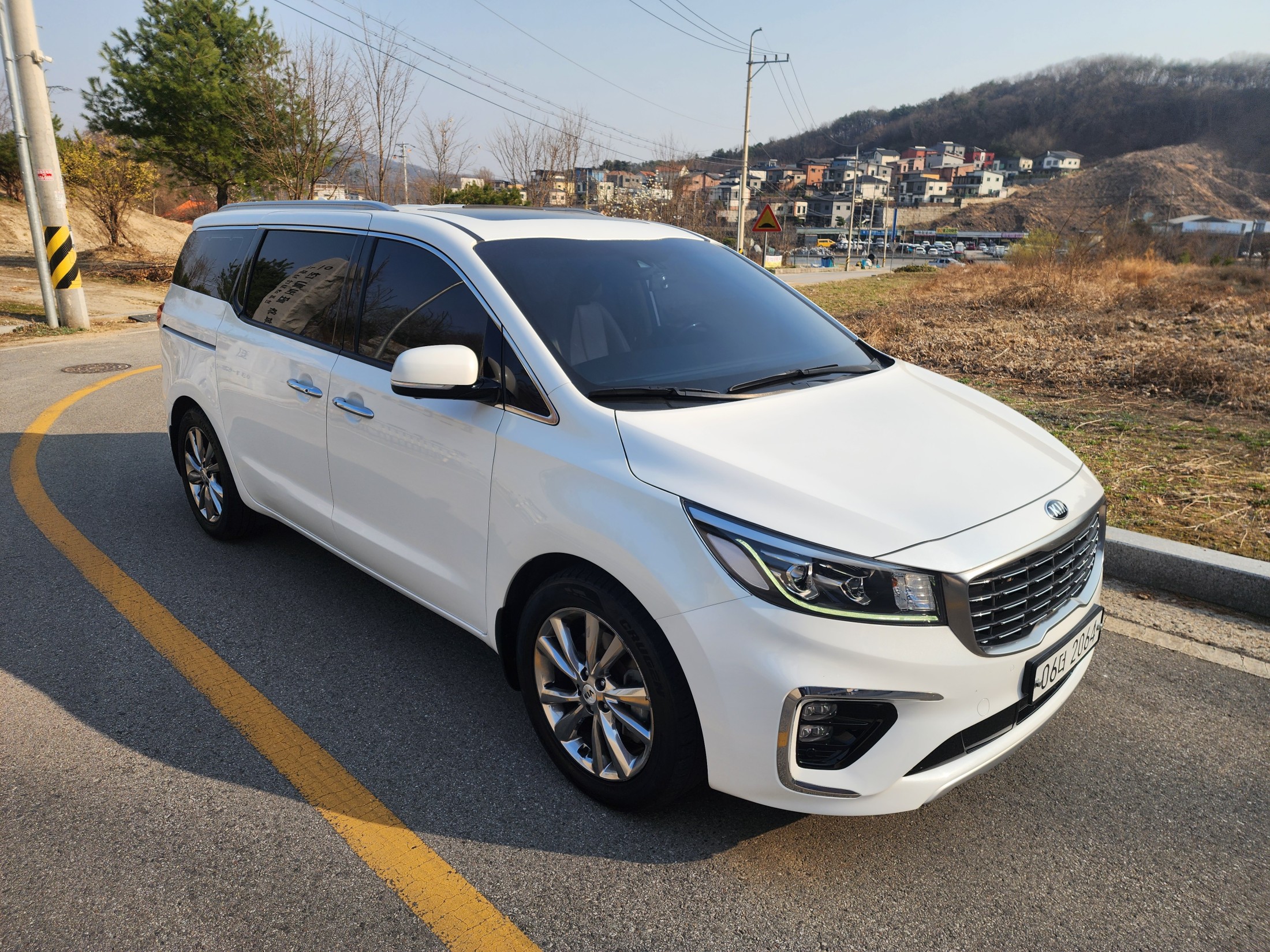 KIA CARNIVAL photo 2