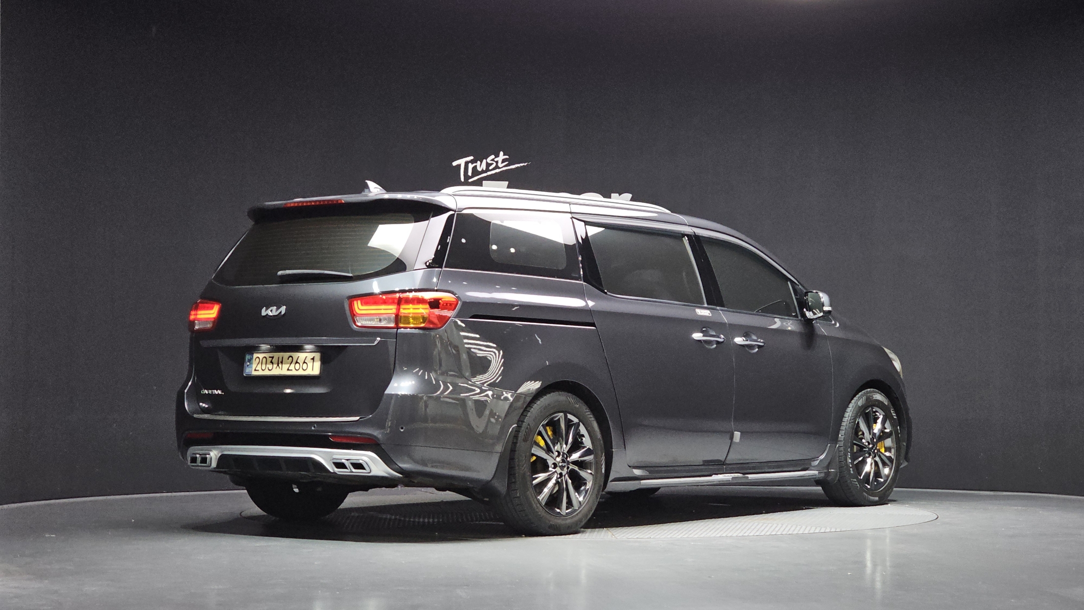 KIA CARNIVAL photo 2
