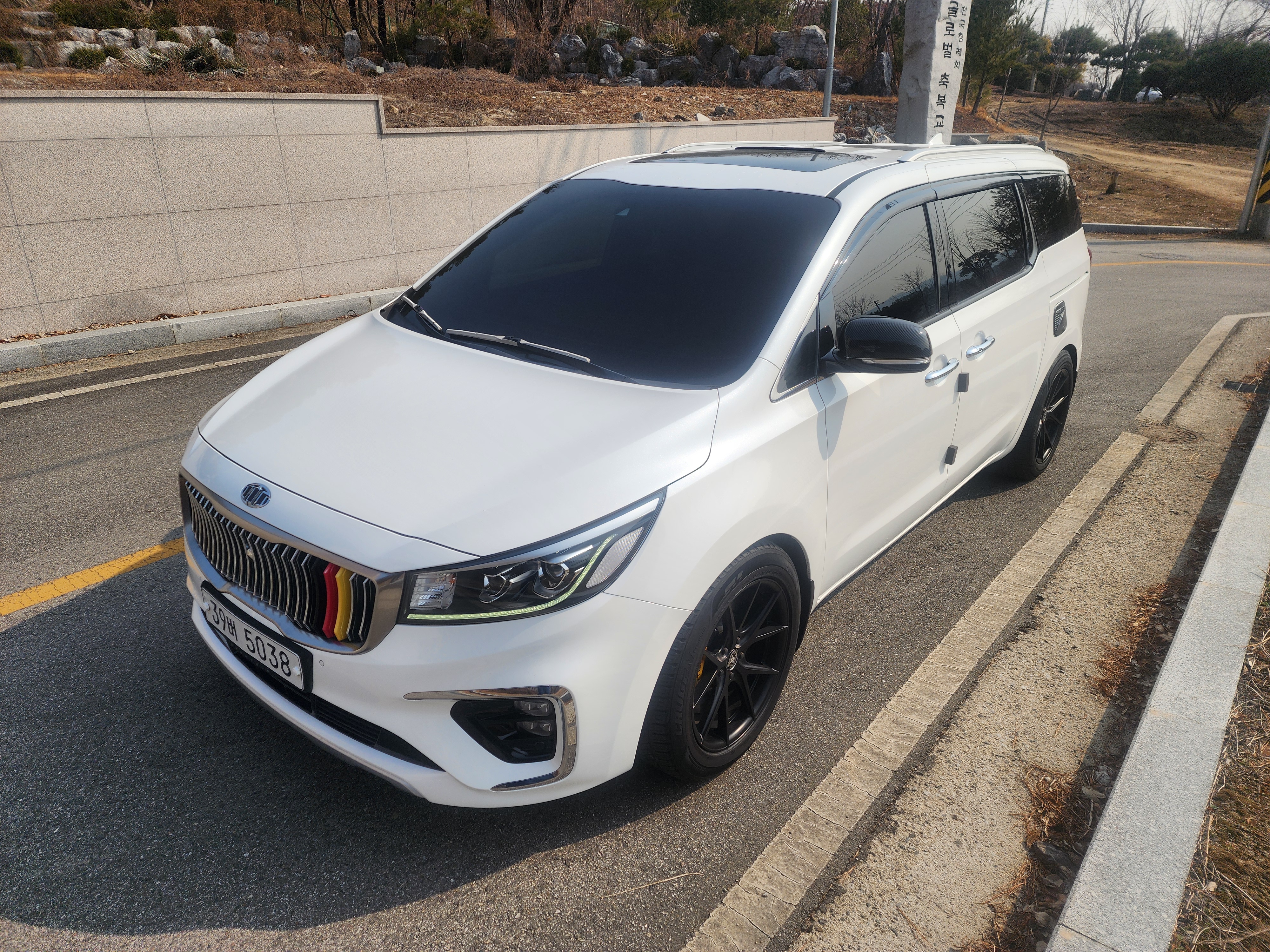 KIA CARNIVAL photo 3