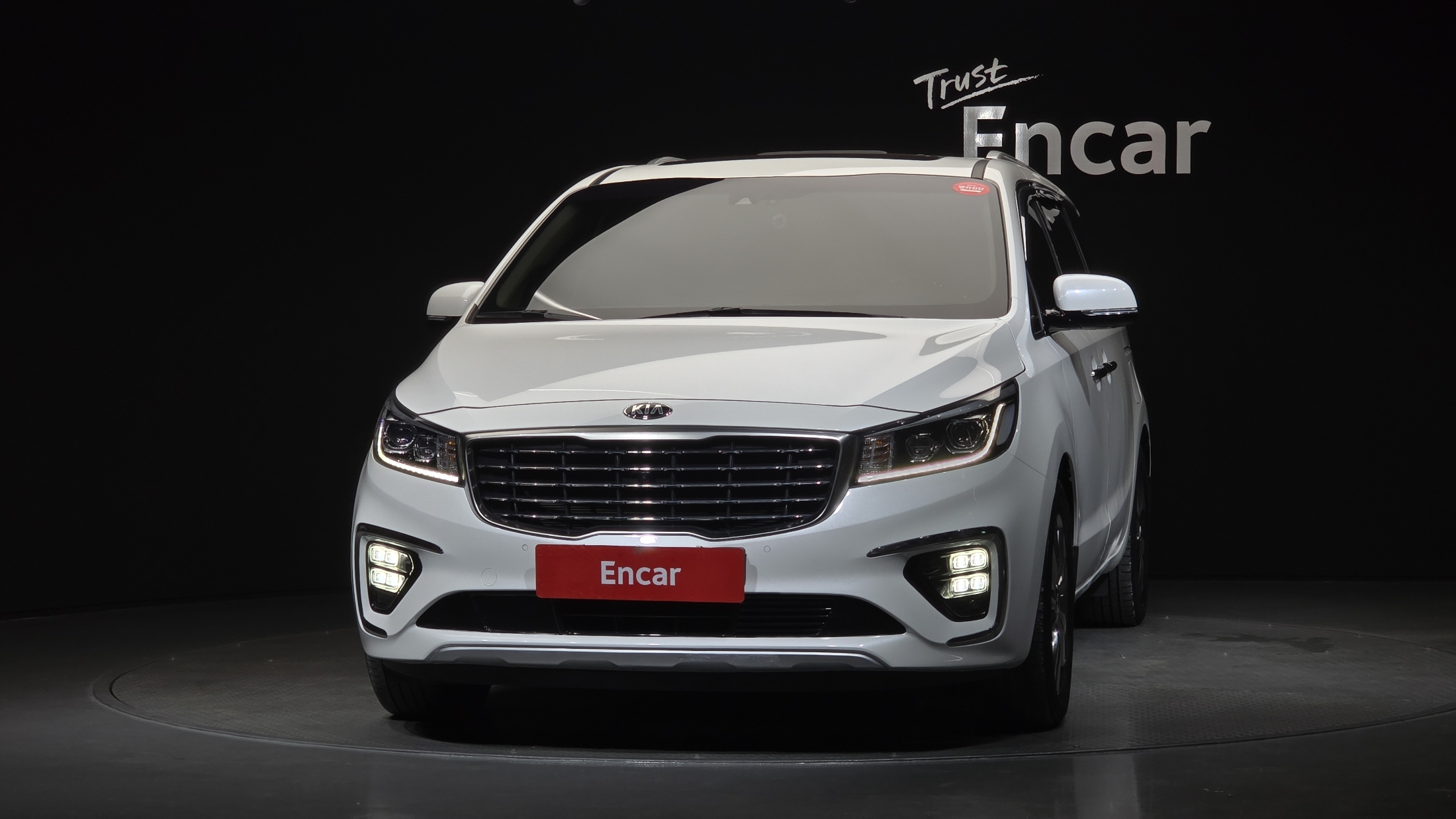 KIA CARNIVAL photo 3
