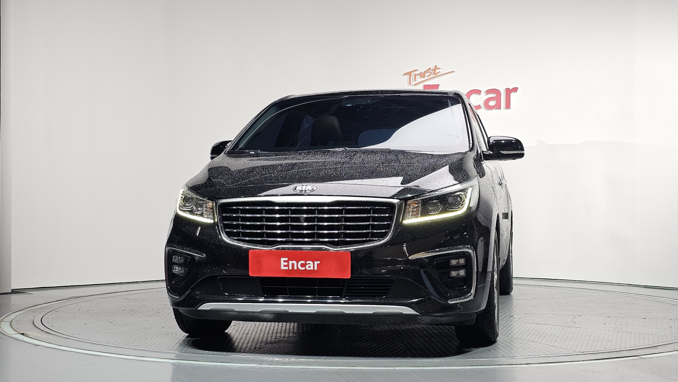 KIA CARNIVAL photo 3
