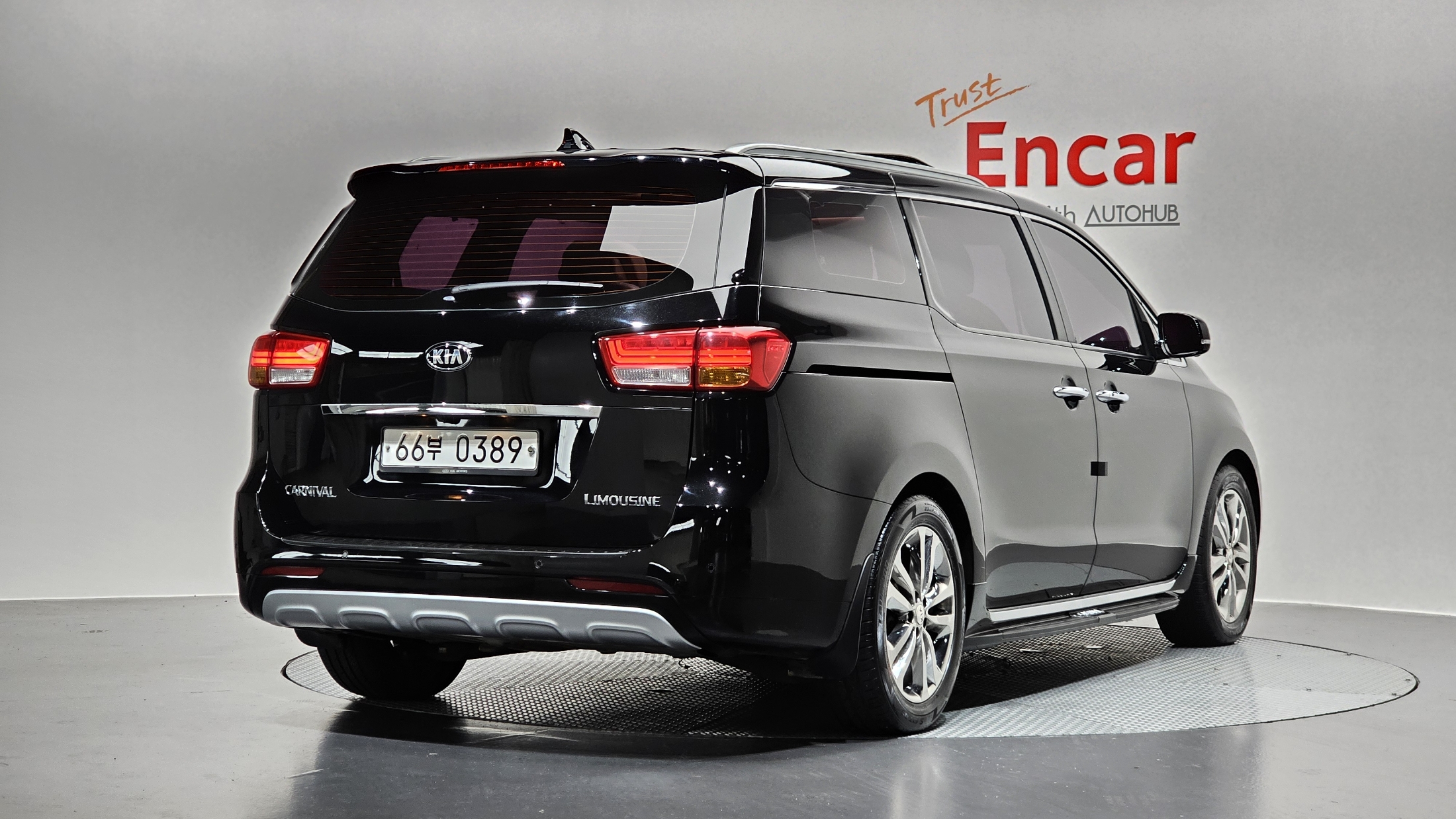 KIA CARNIVAL photo 2