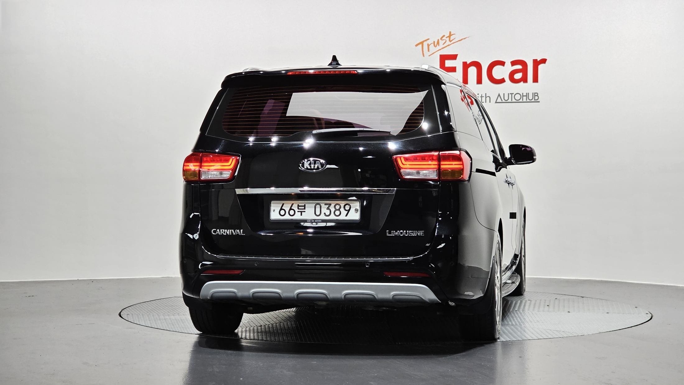 KIA CARNIVAL photo 3