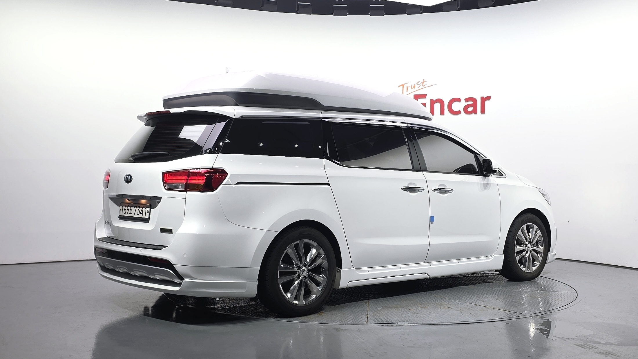 KIA CARNIVAL photo 2