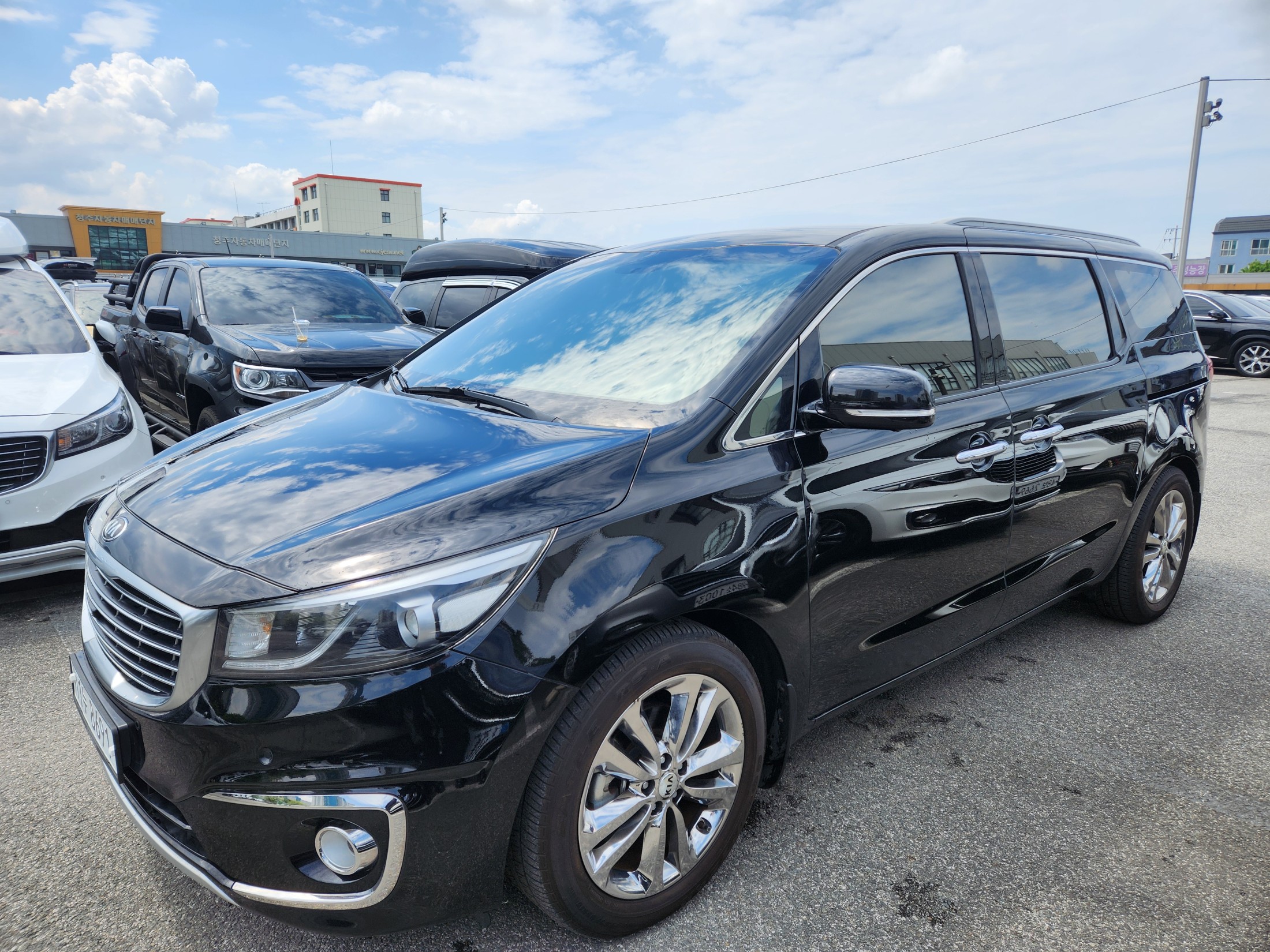 KIA CARNIVAL photo 3