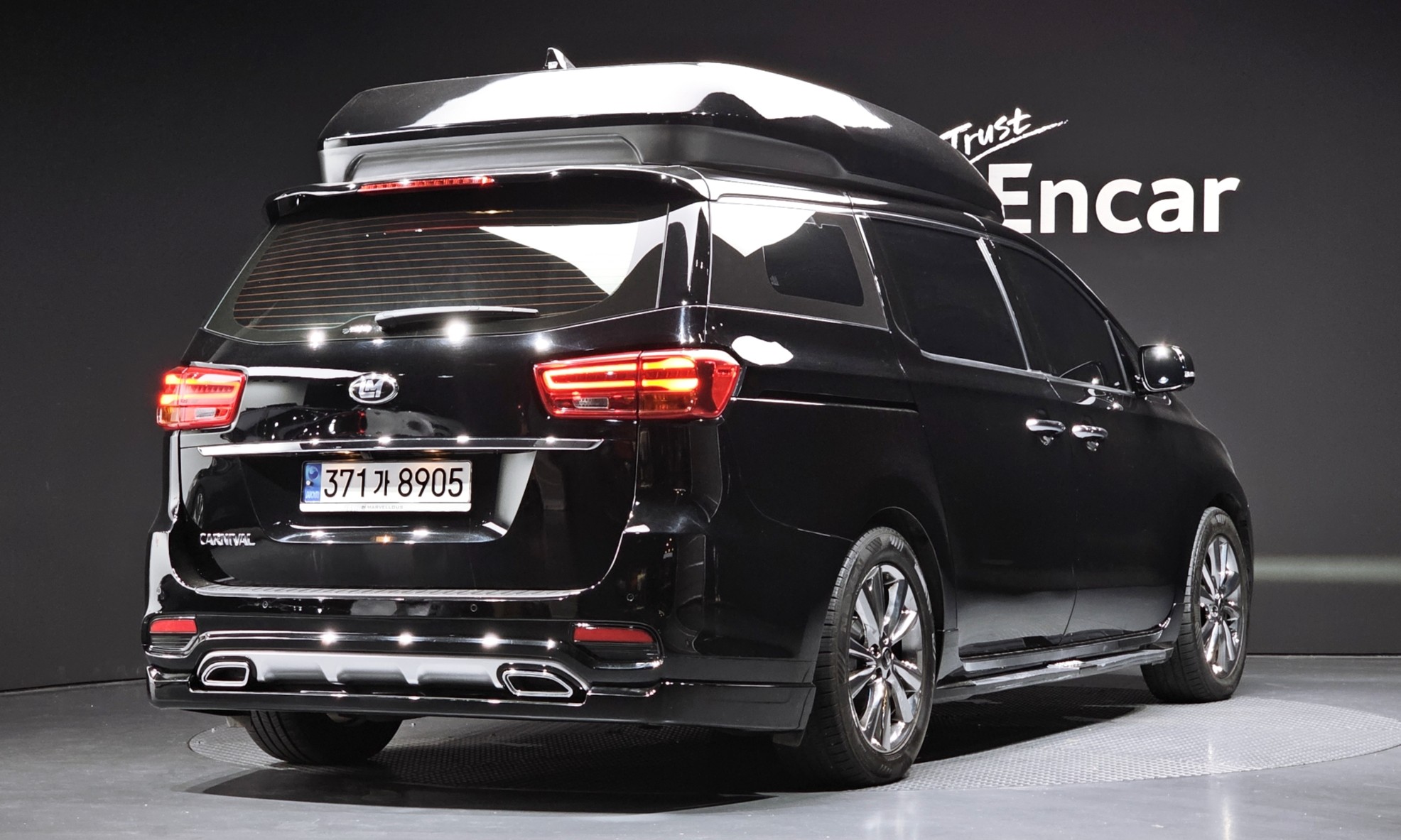 KIA CARNIVAL photo 2