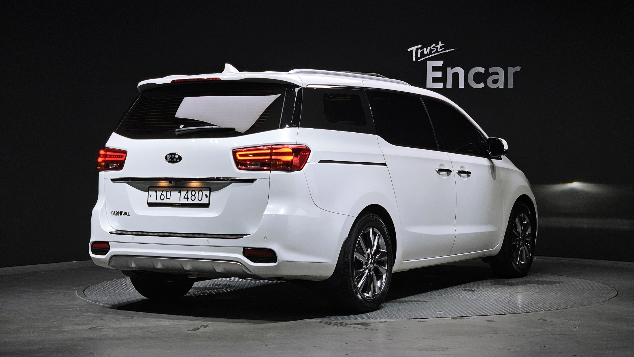 KIA CARNIVAL photo 2