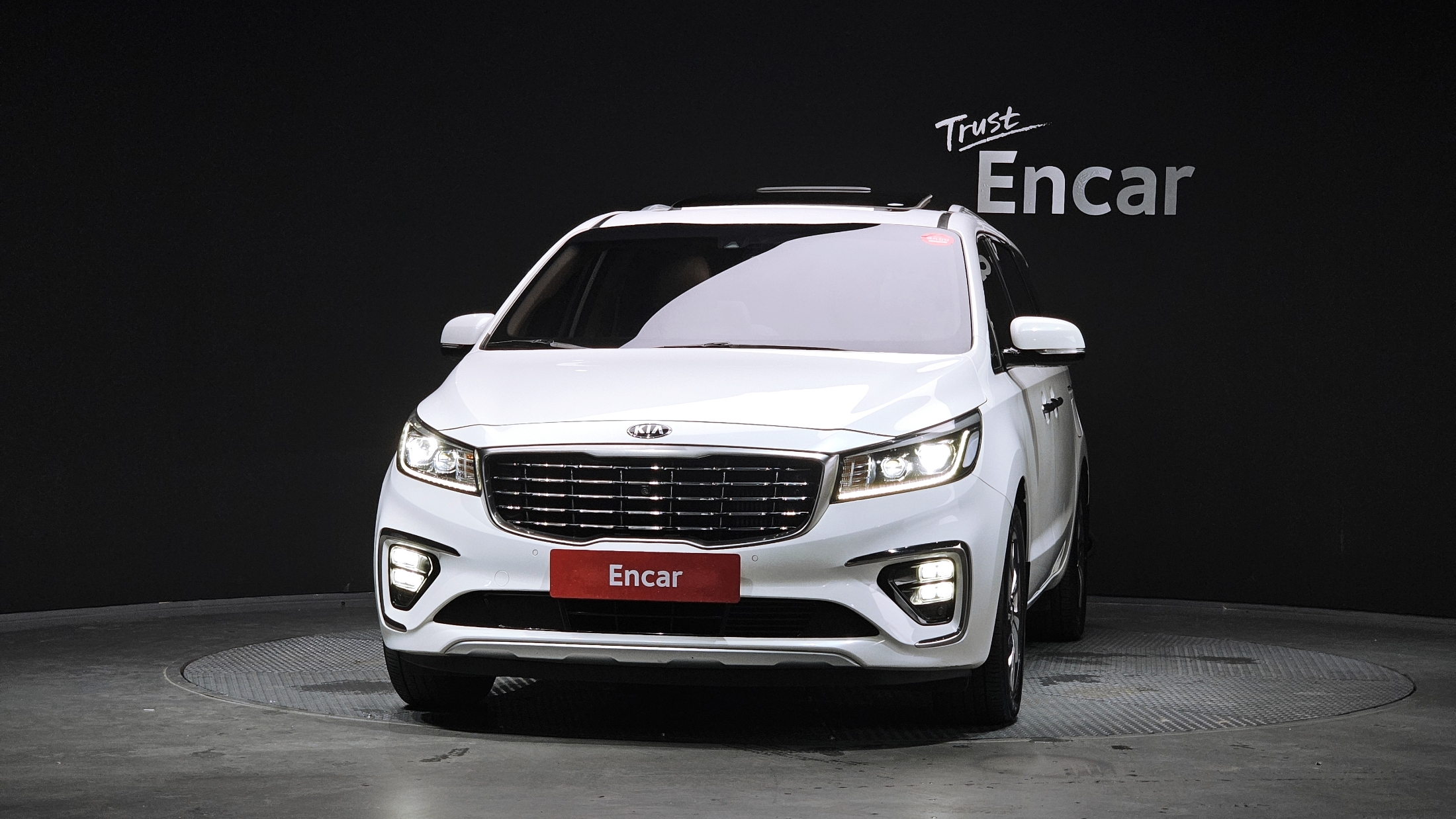 KIA CARNIVAL photo 3