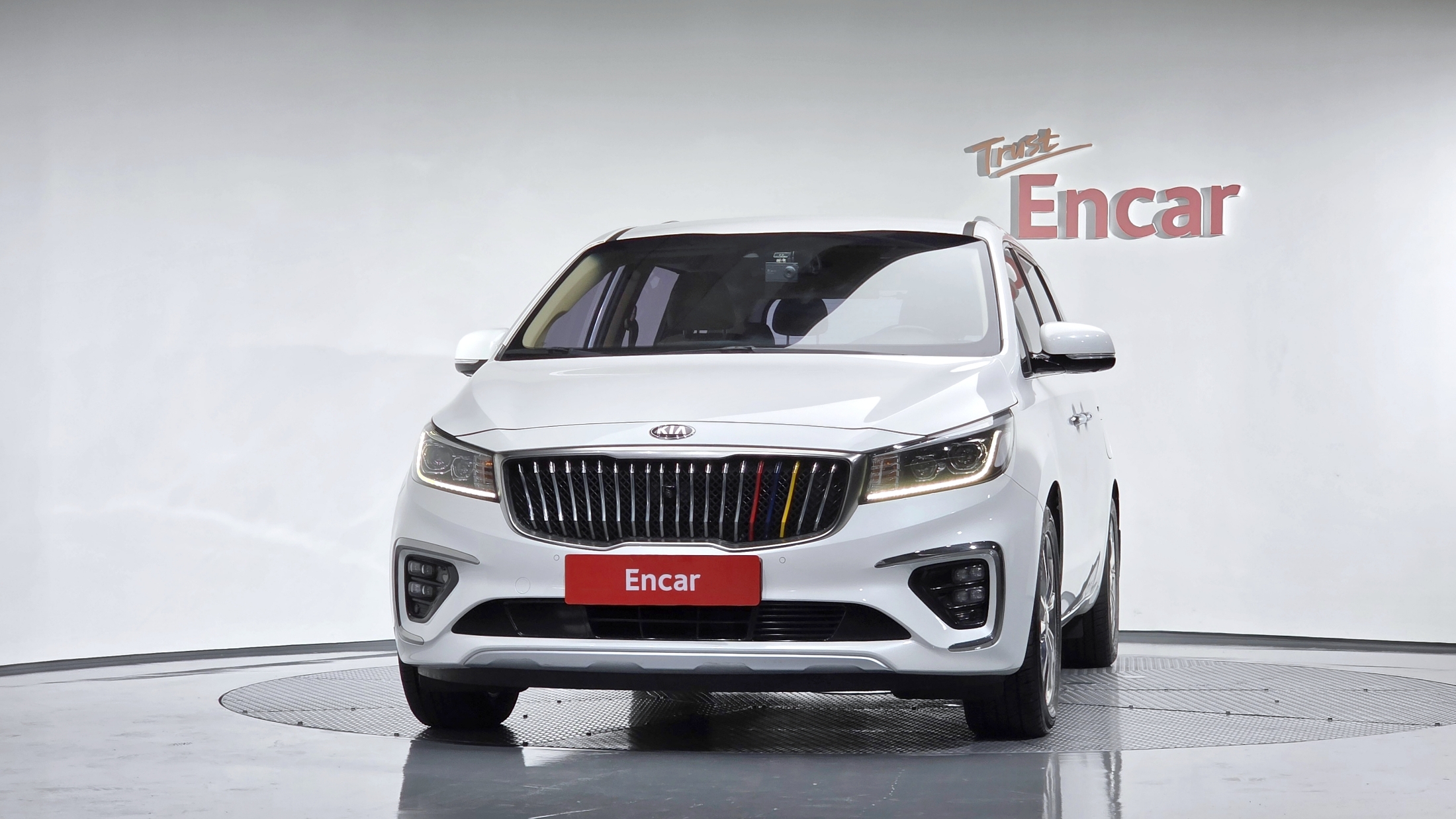 KIA CARNIVAL photo 3