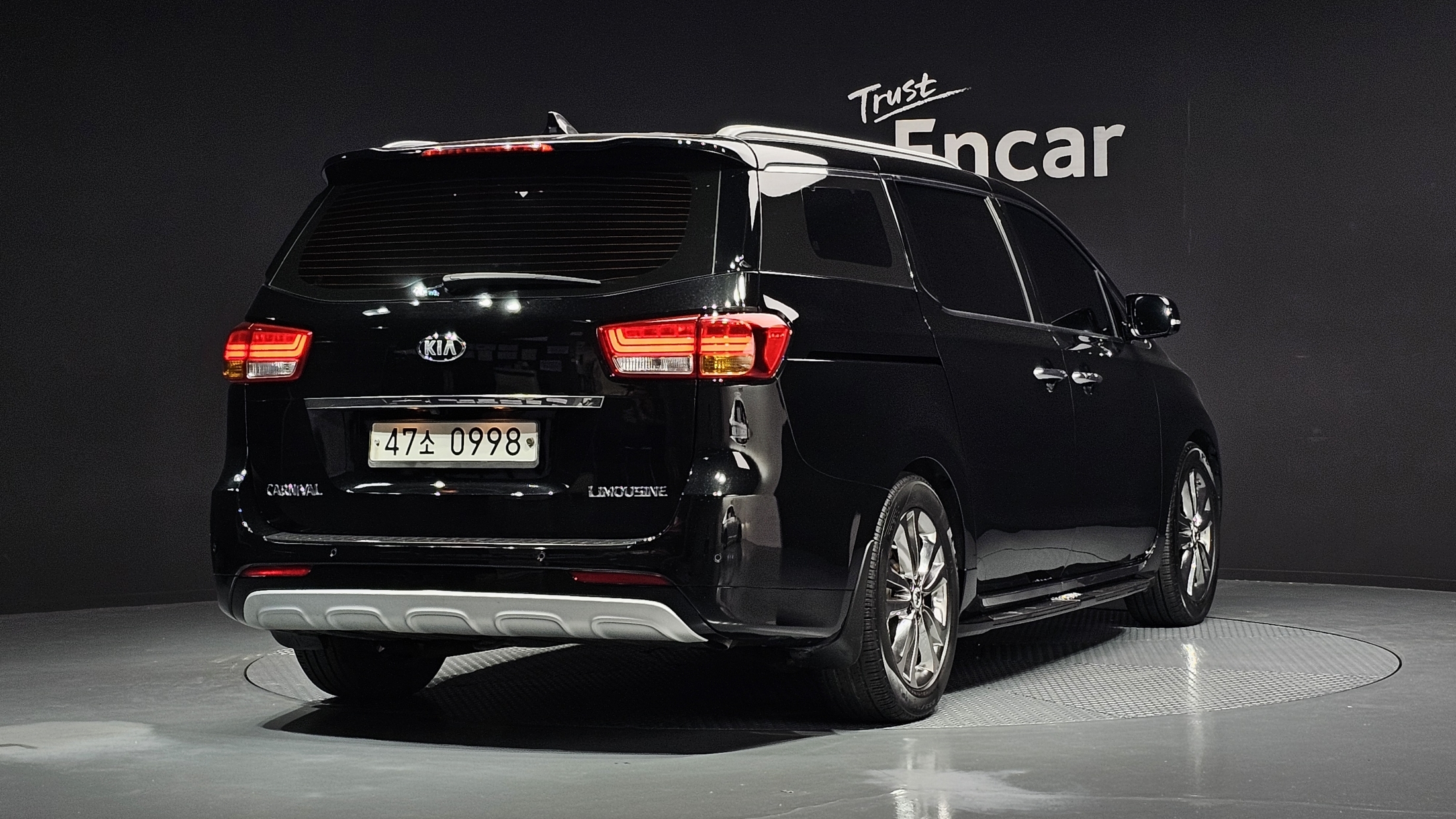 KIA CARNIVAL photo 2