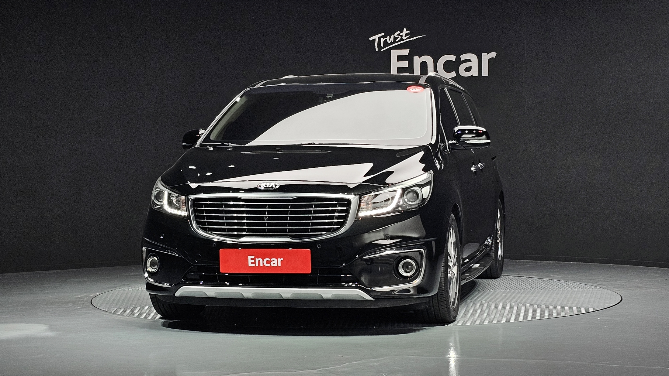 KIA CARNIVAL photo 3
