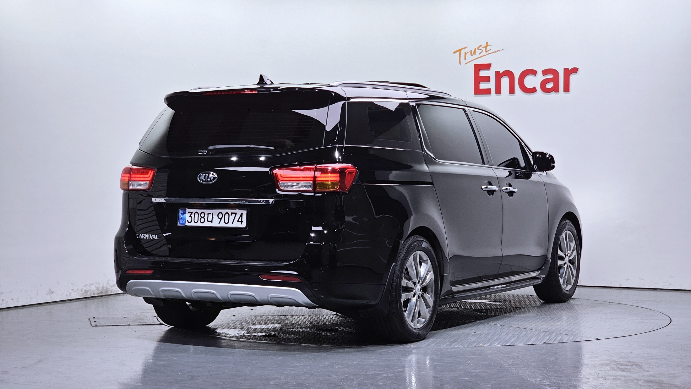 KIA CARNIVAL photo 2