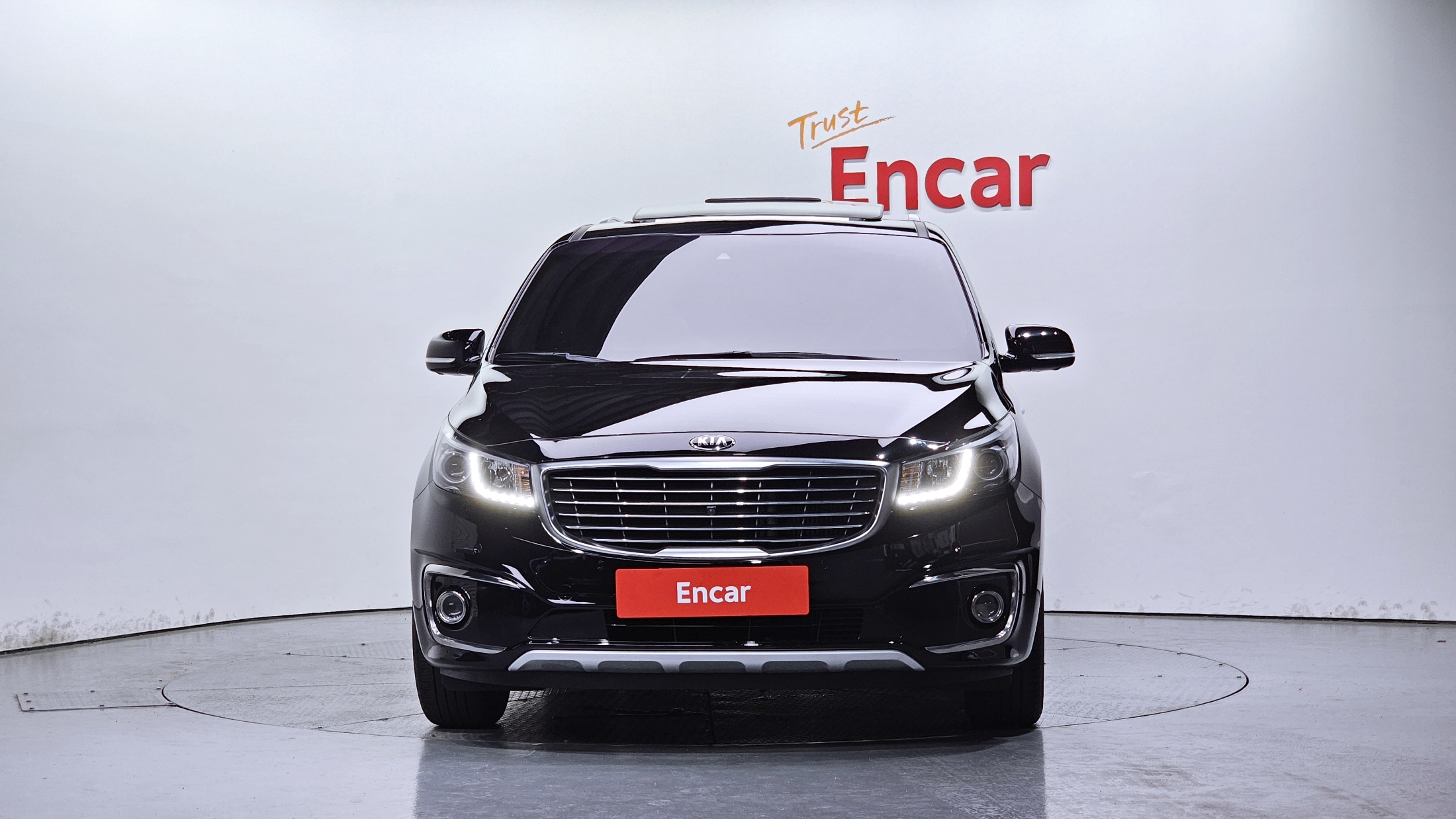 KIA CARNIVAL photo 3