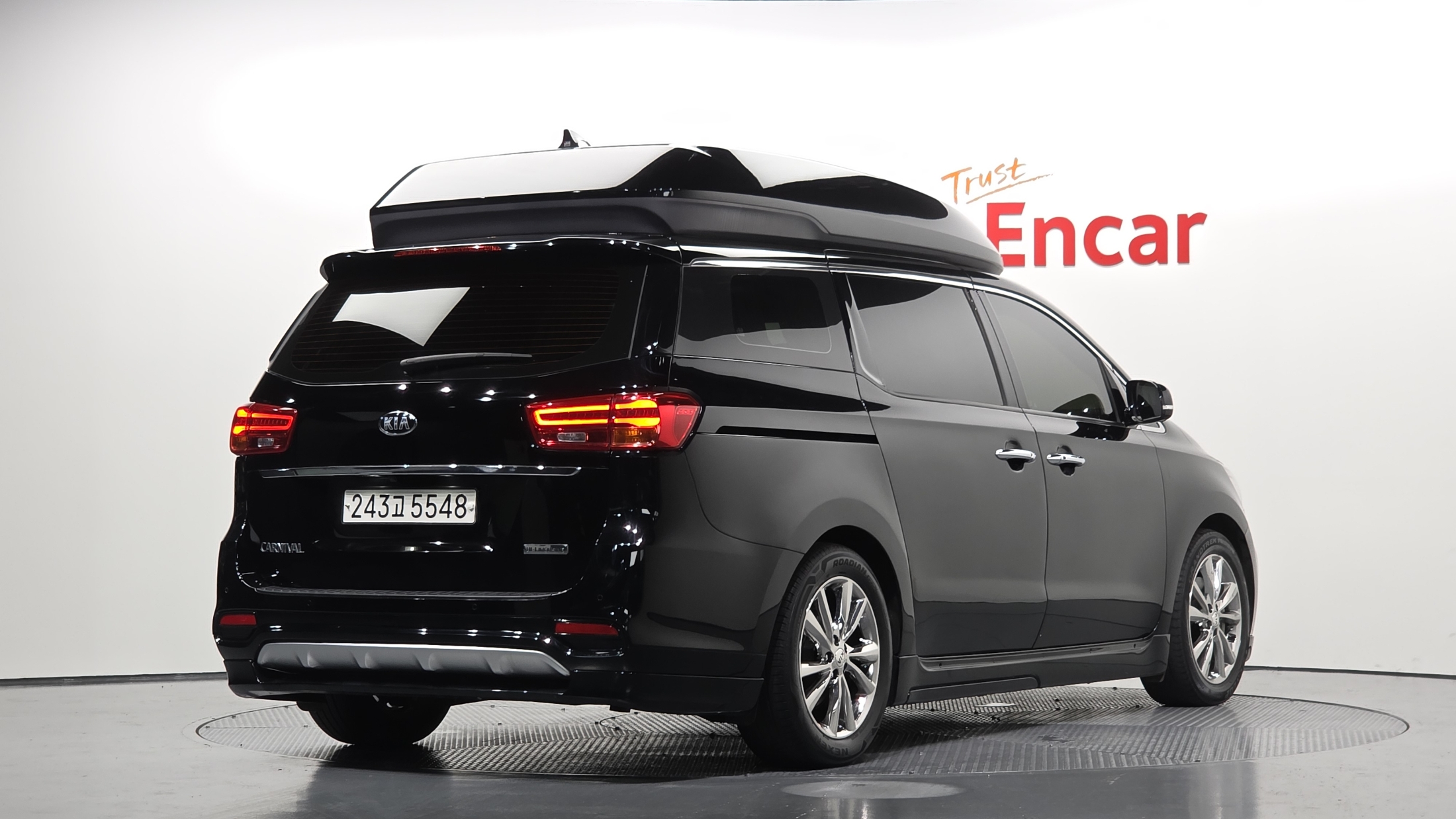 KIA CARNIVAL photo 2