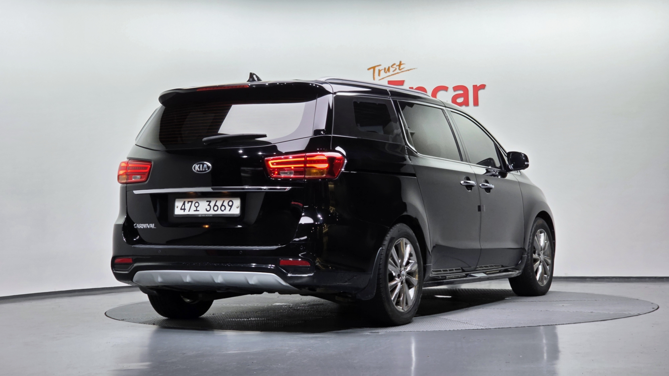 KIA CARNIVAL photo 2