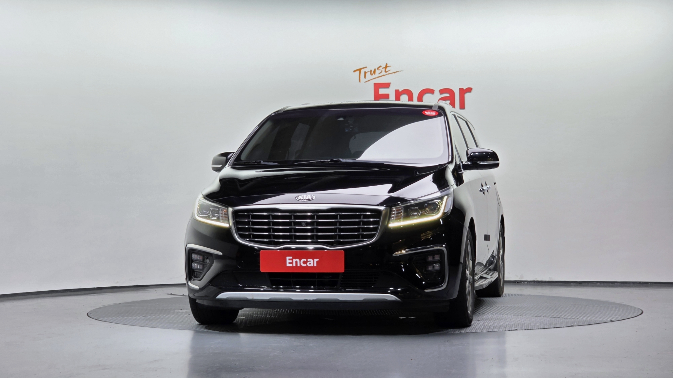 KIA CARNIVAL photo 3