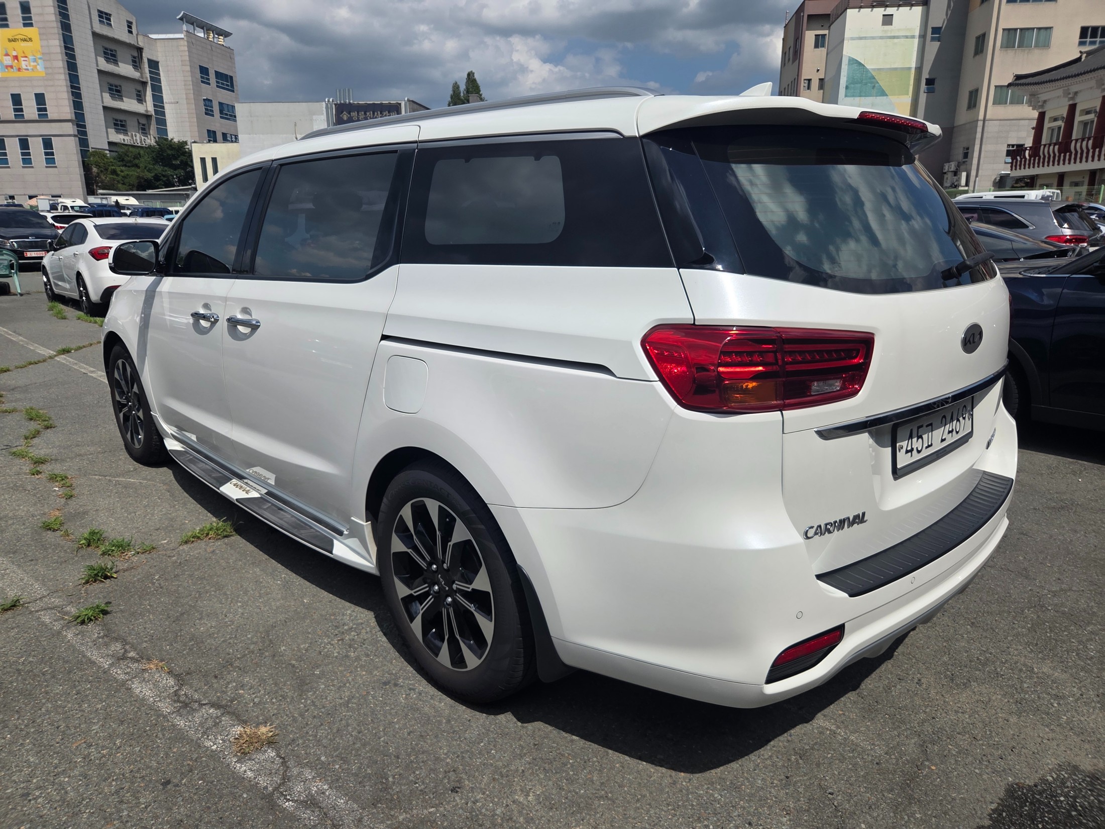 KIA CARNIVAL photo 3