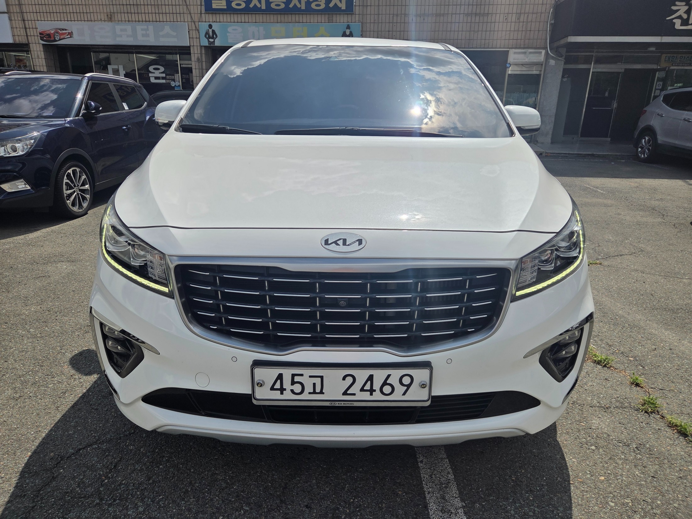 KIA CARNIVAL photo 2