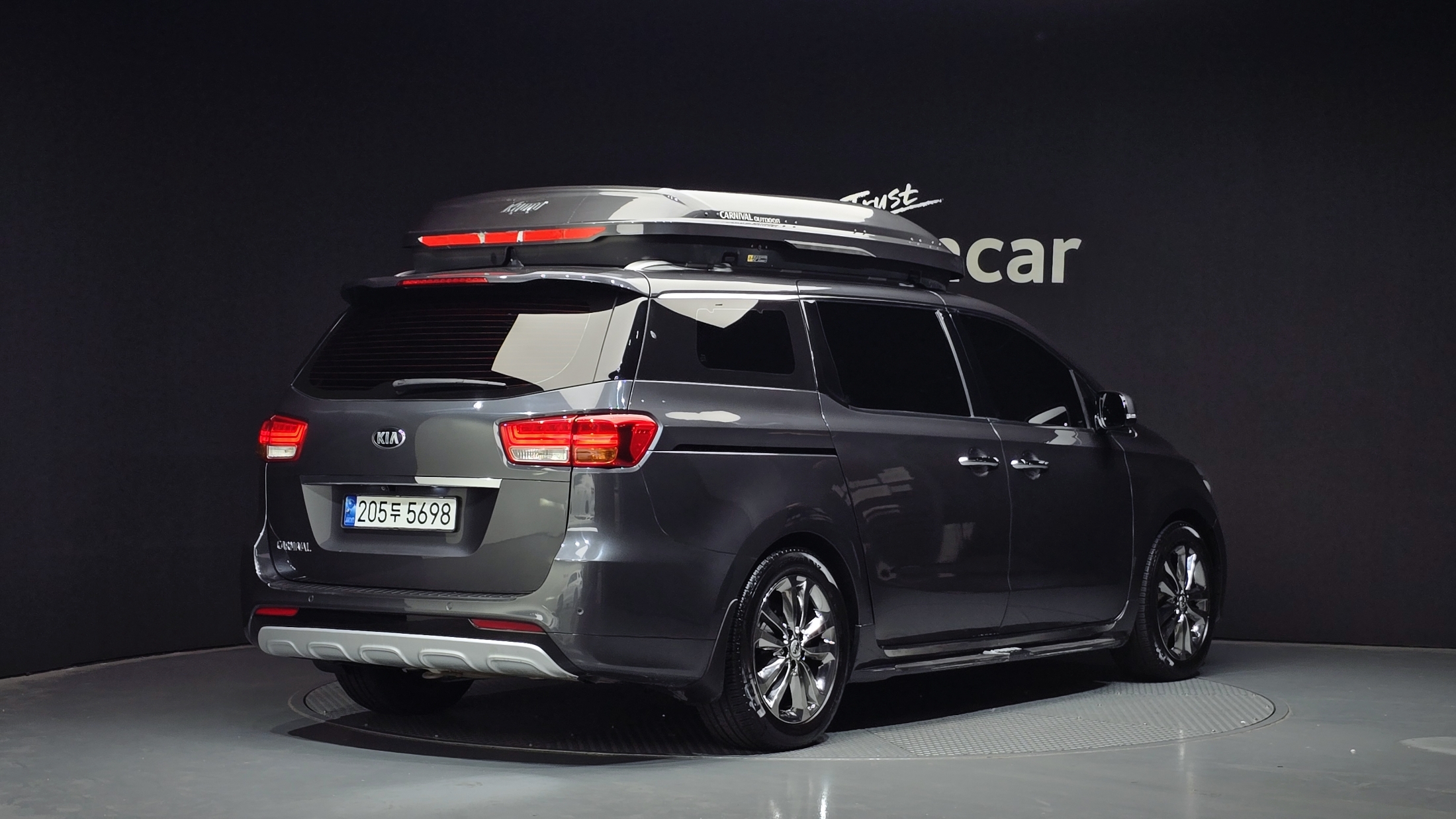 KIA CARNIVAL photo 2