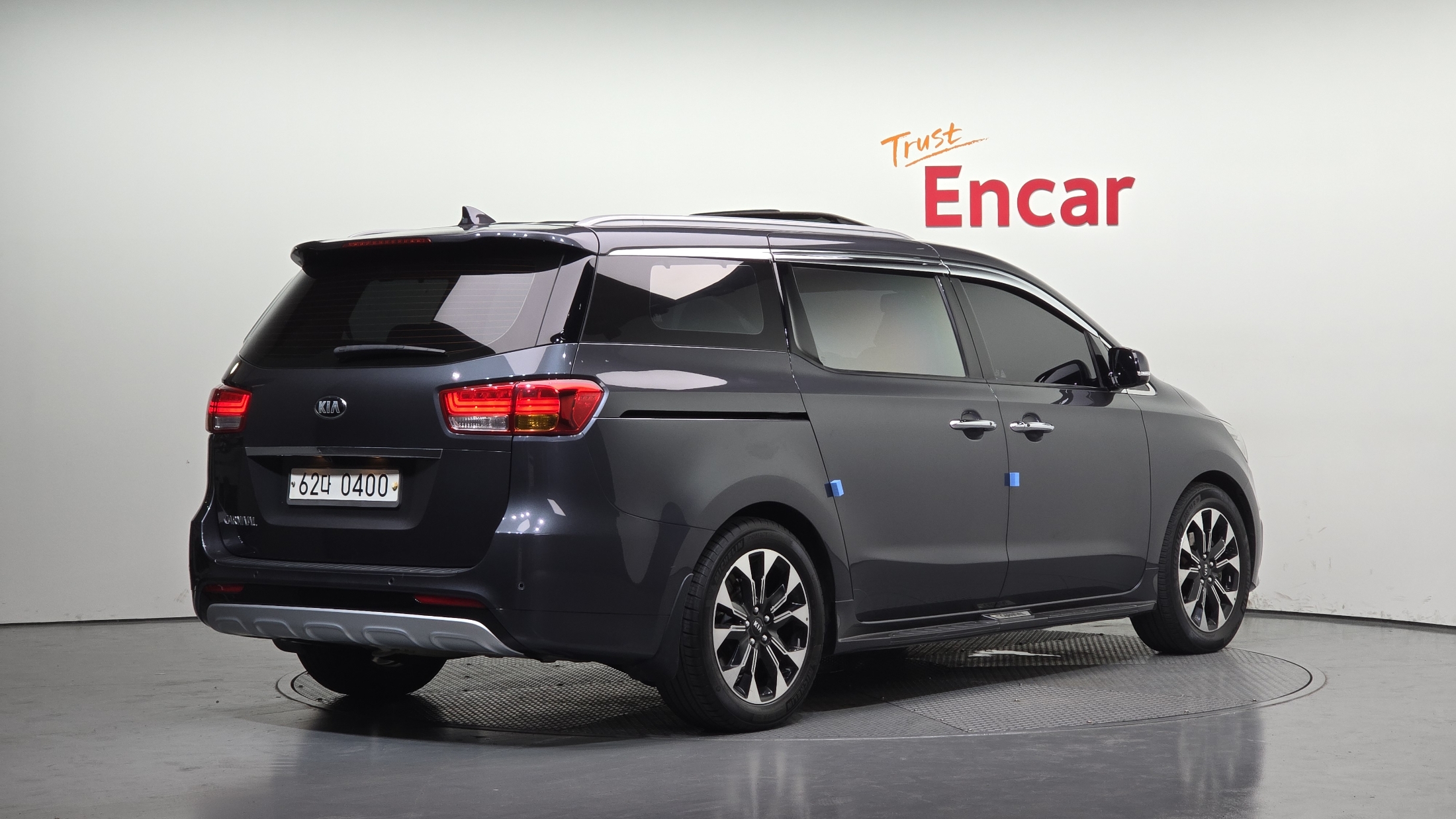 KIA CARNIVAL photo 2