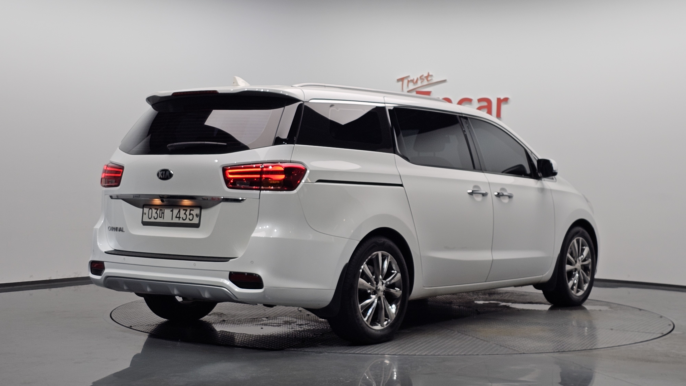 KIA CARNIVAL photo 2
