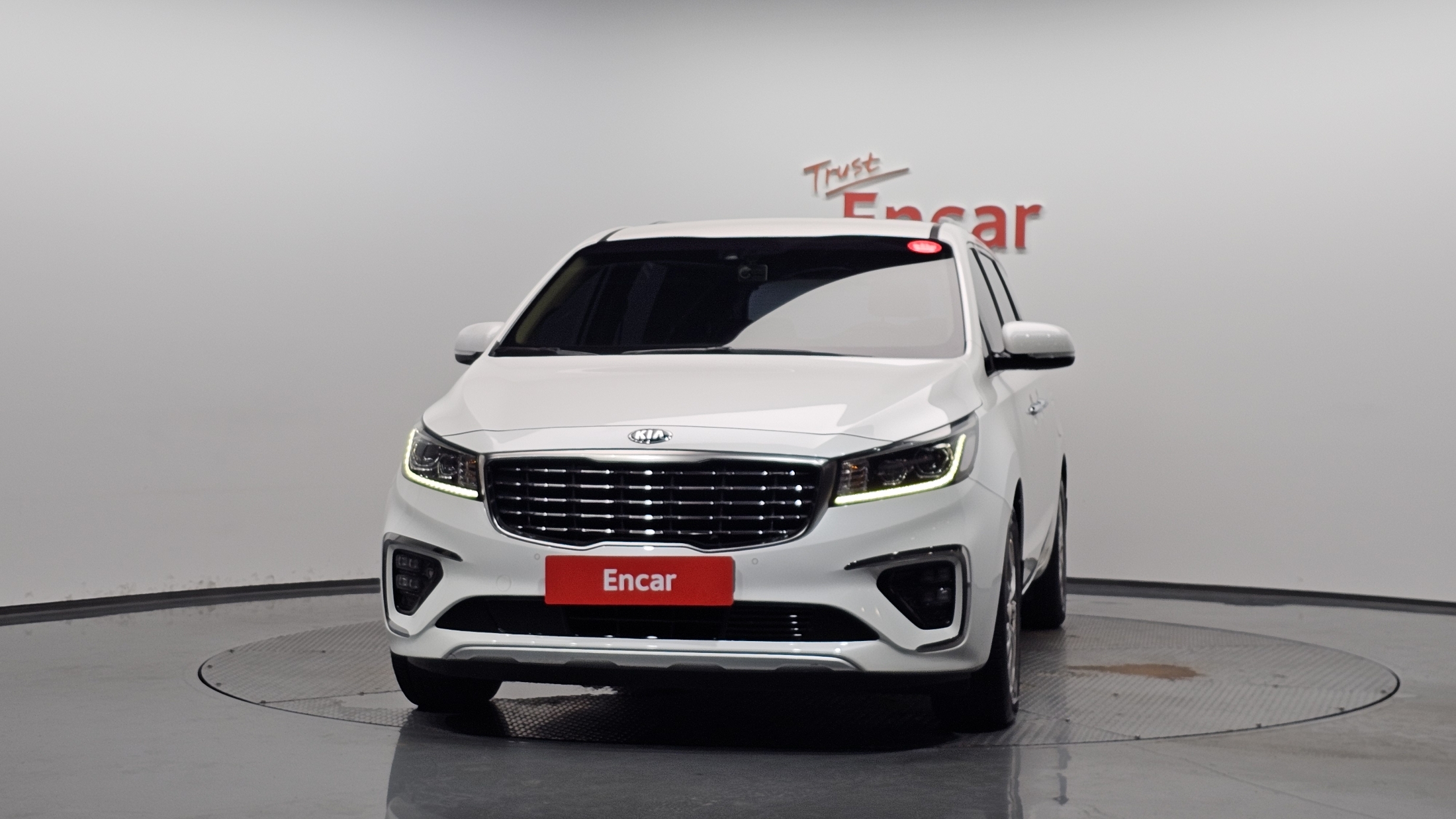 KIA CARNIVAL photo 3