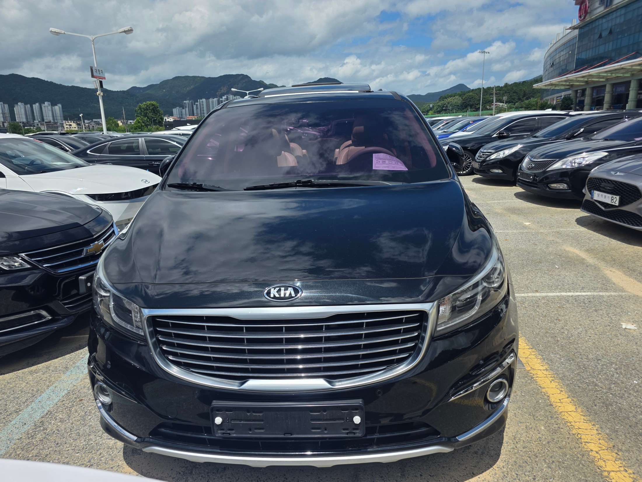 KIA CARNIVAL photo 2