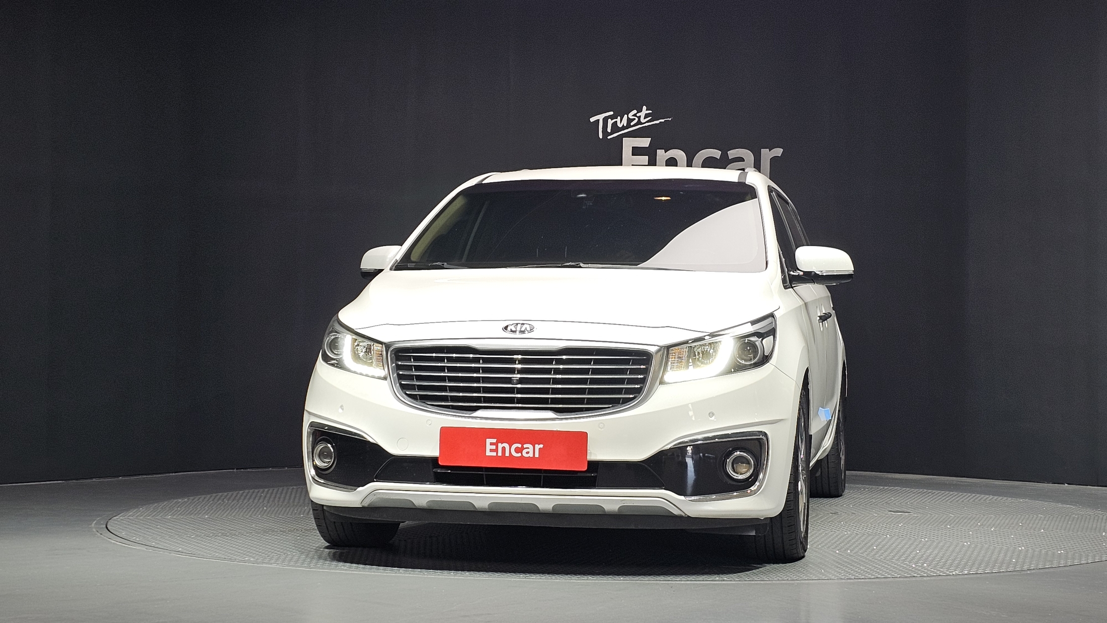 KIA CARNIVAL photo 3