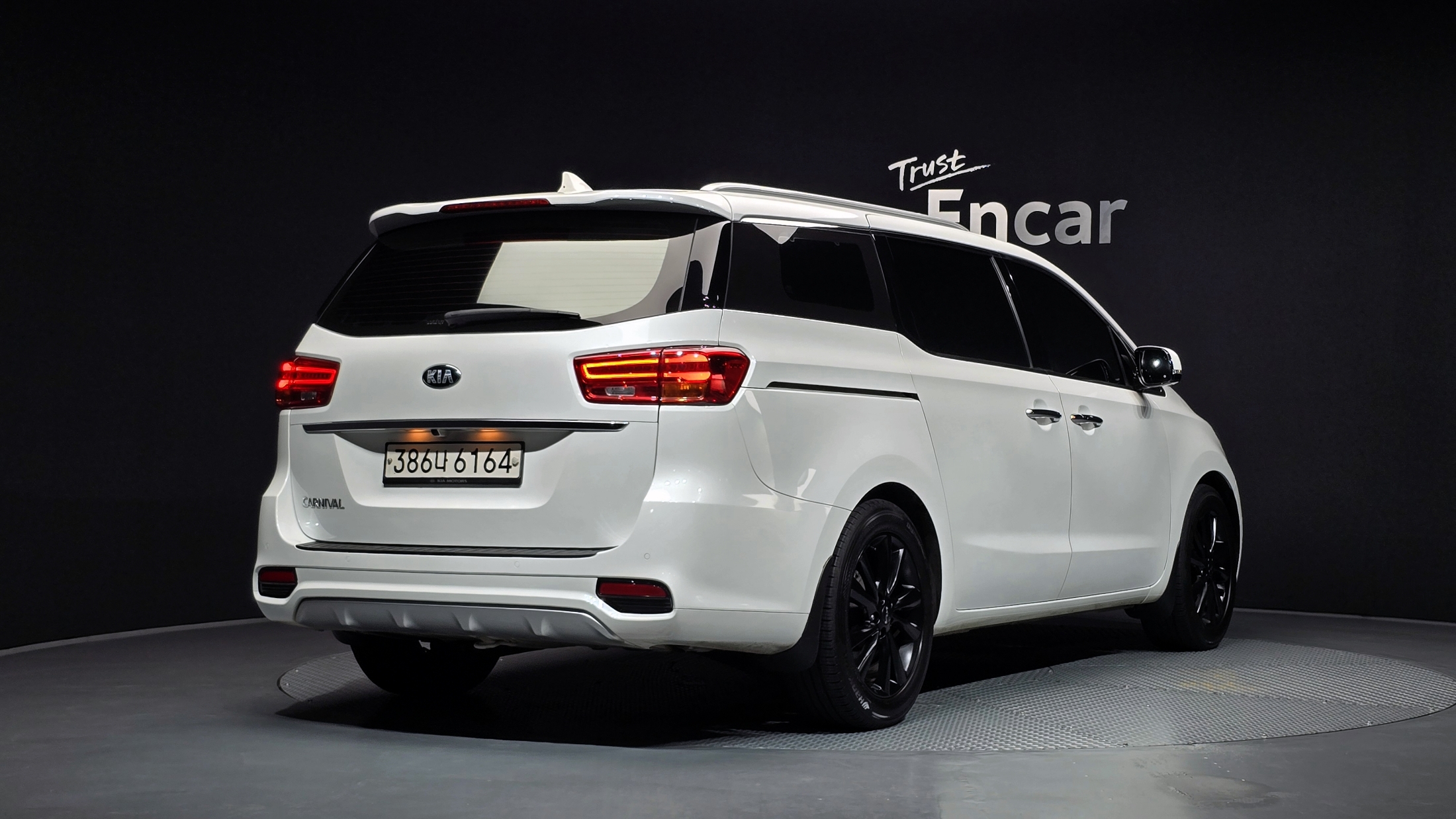 KIA CARNIVAL photo 2