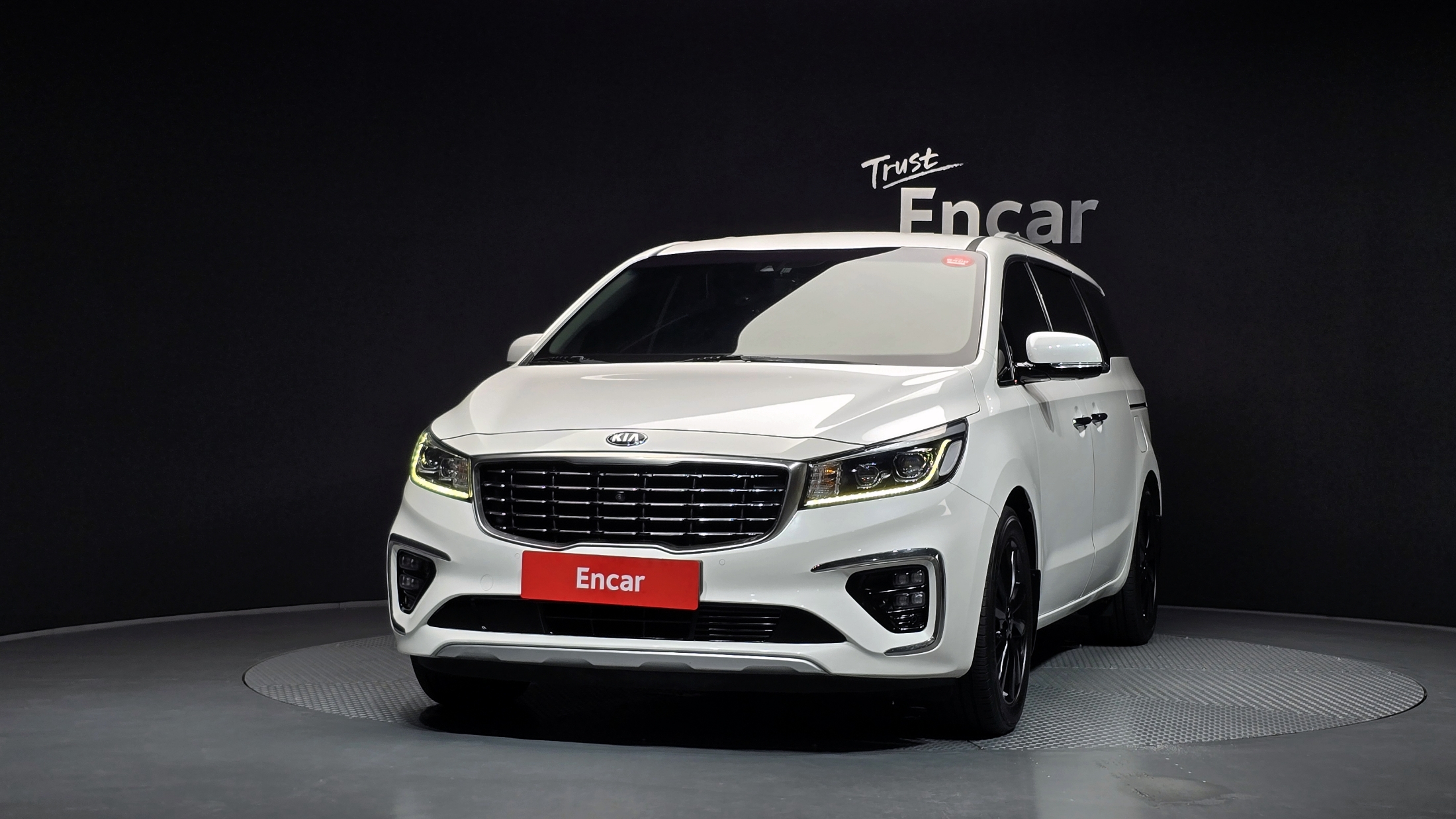 KIA CARNIVAL photo 3