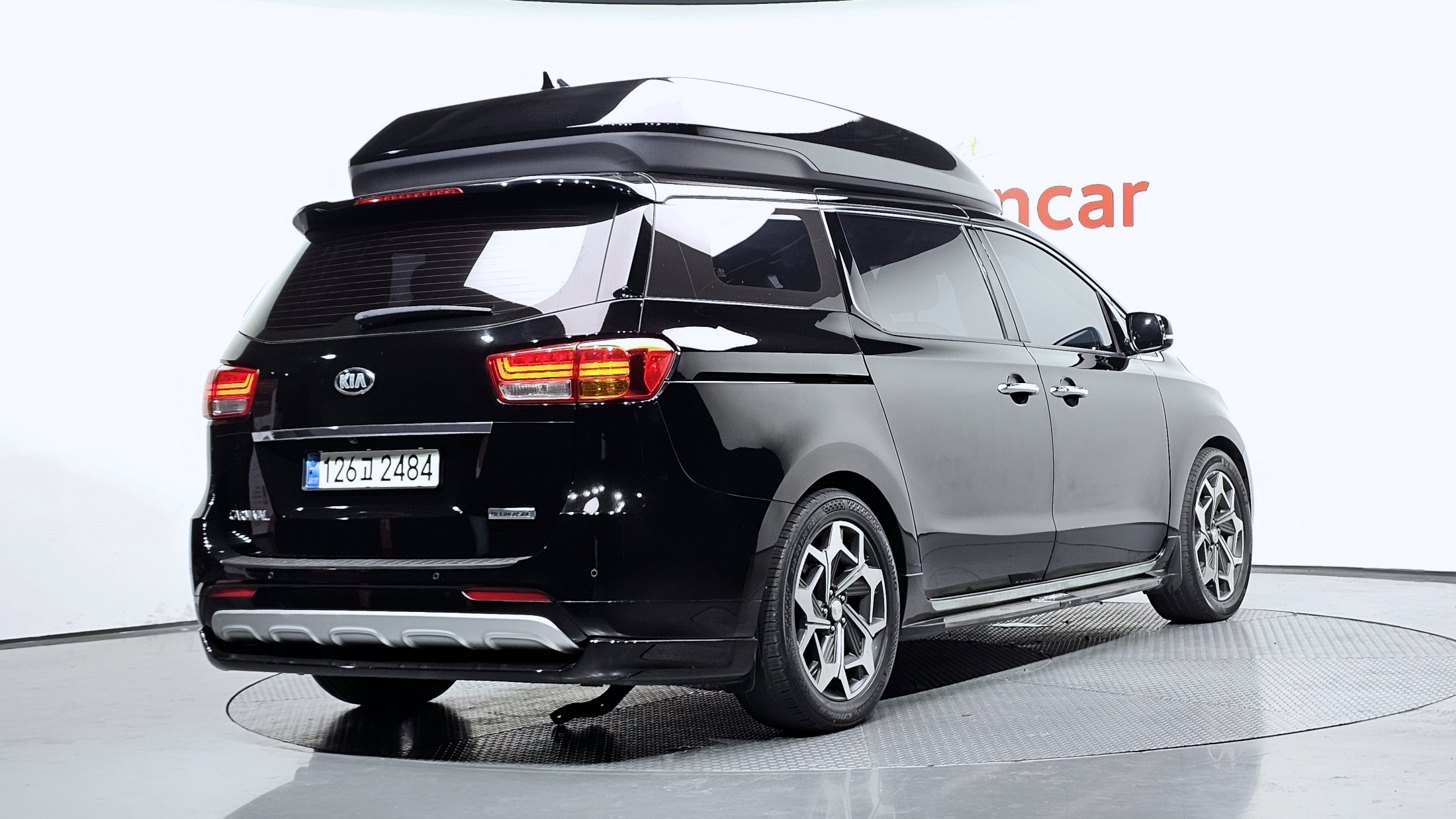 KIA CARNIVAL photo 3