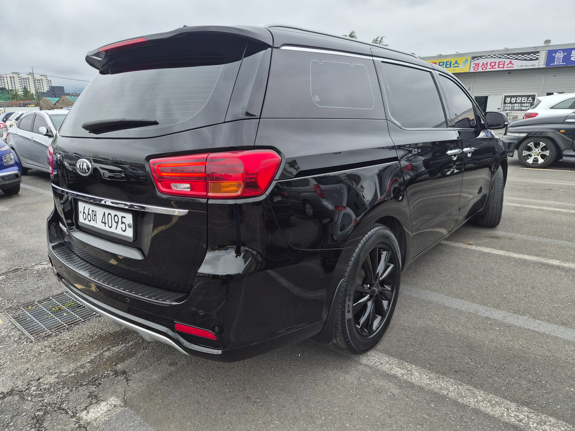 KIA CARNIVAL photo 2