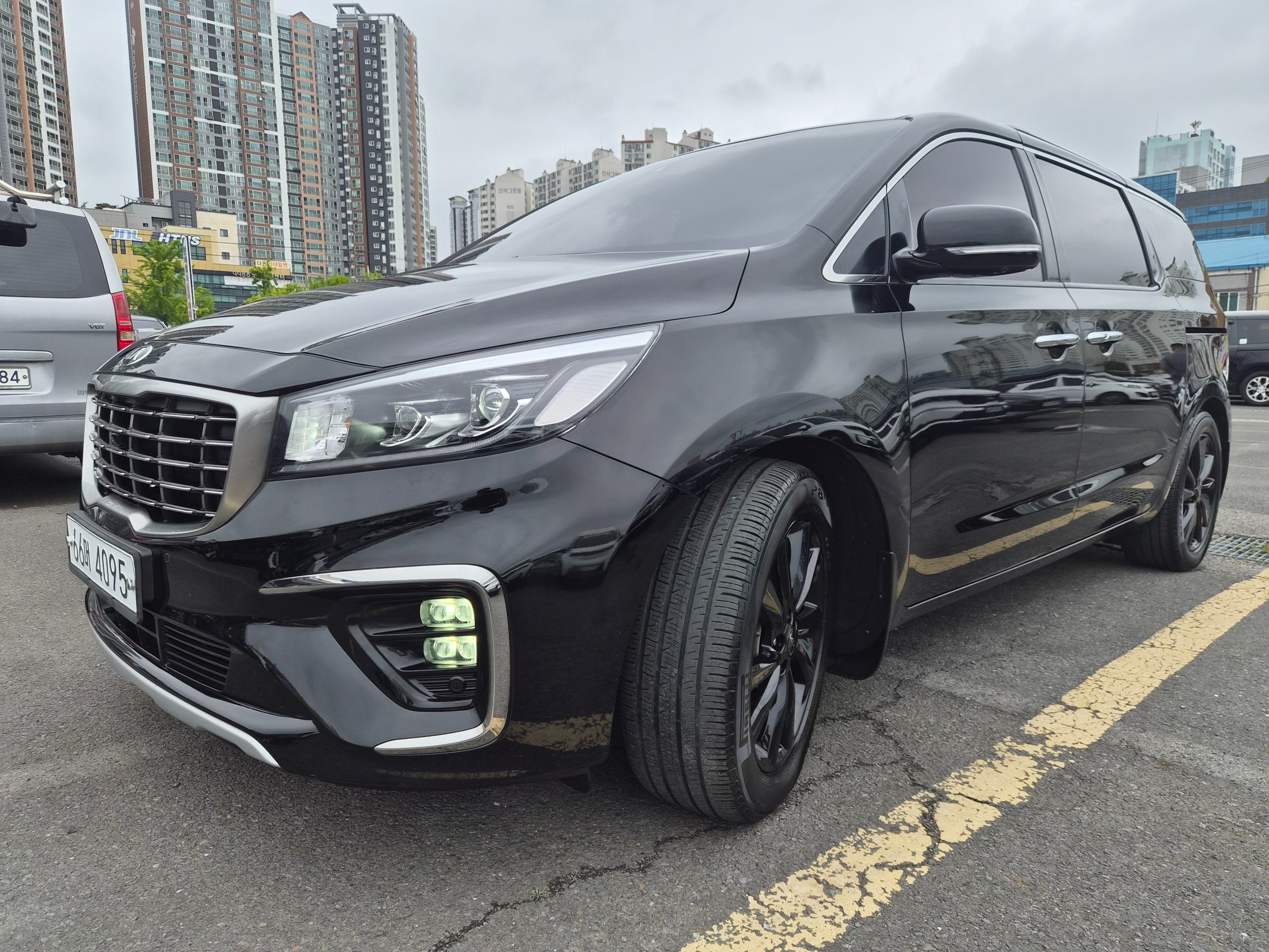 KIA CARNIVAL photo 3