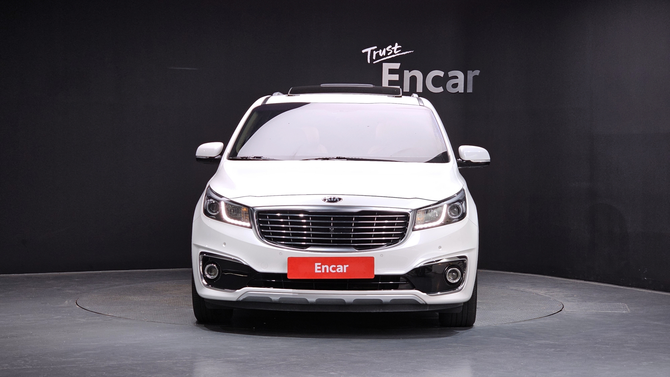 KIA CARNIVAL photo 3