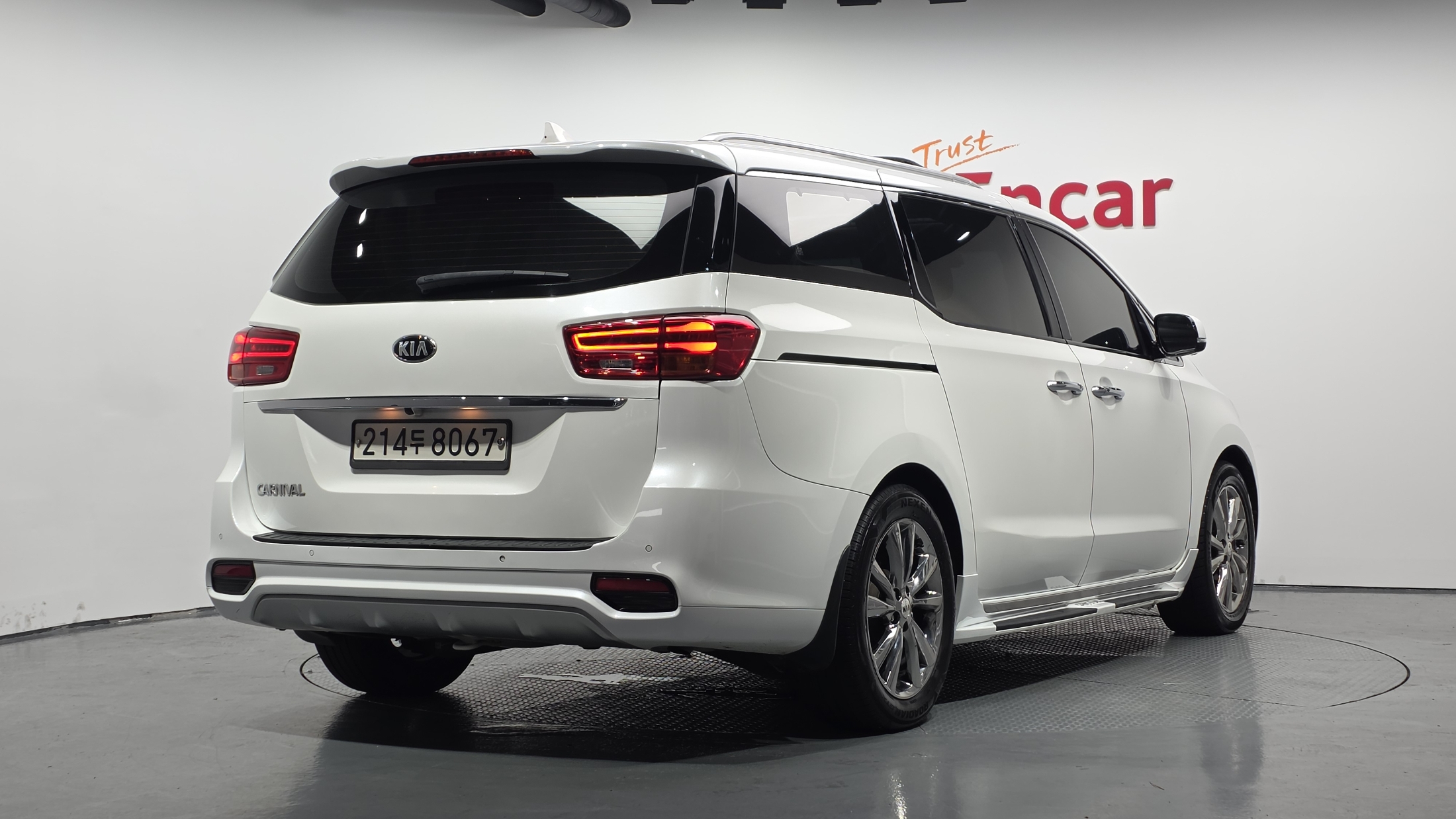 KIA CARNIVAL photo 2