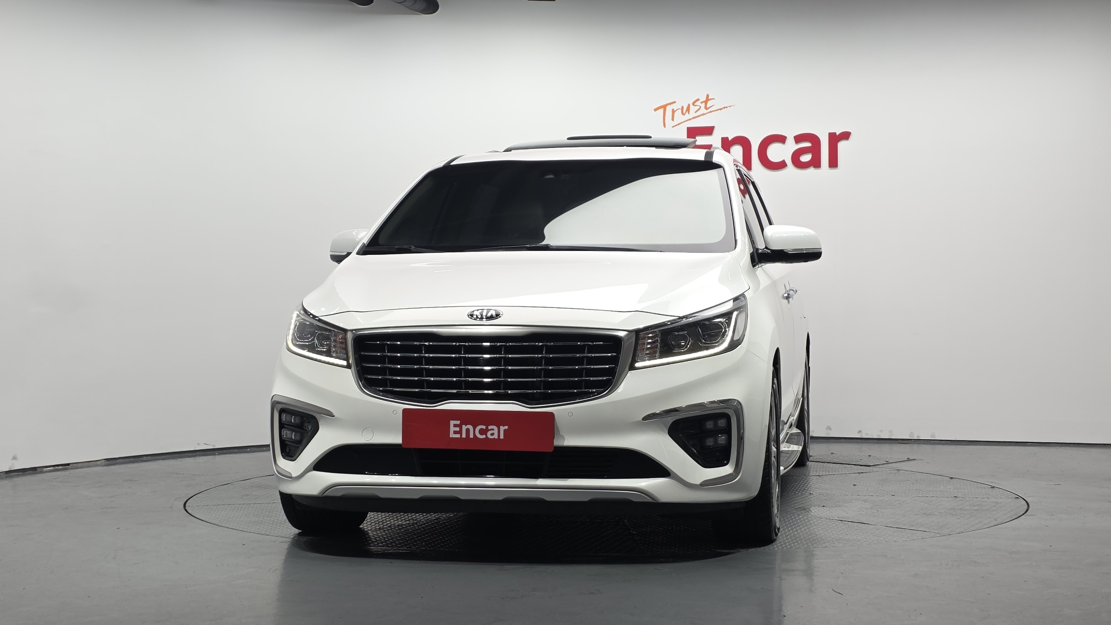 KIA CARNIVAL photo 3